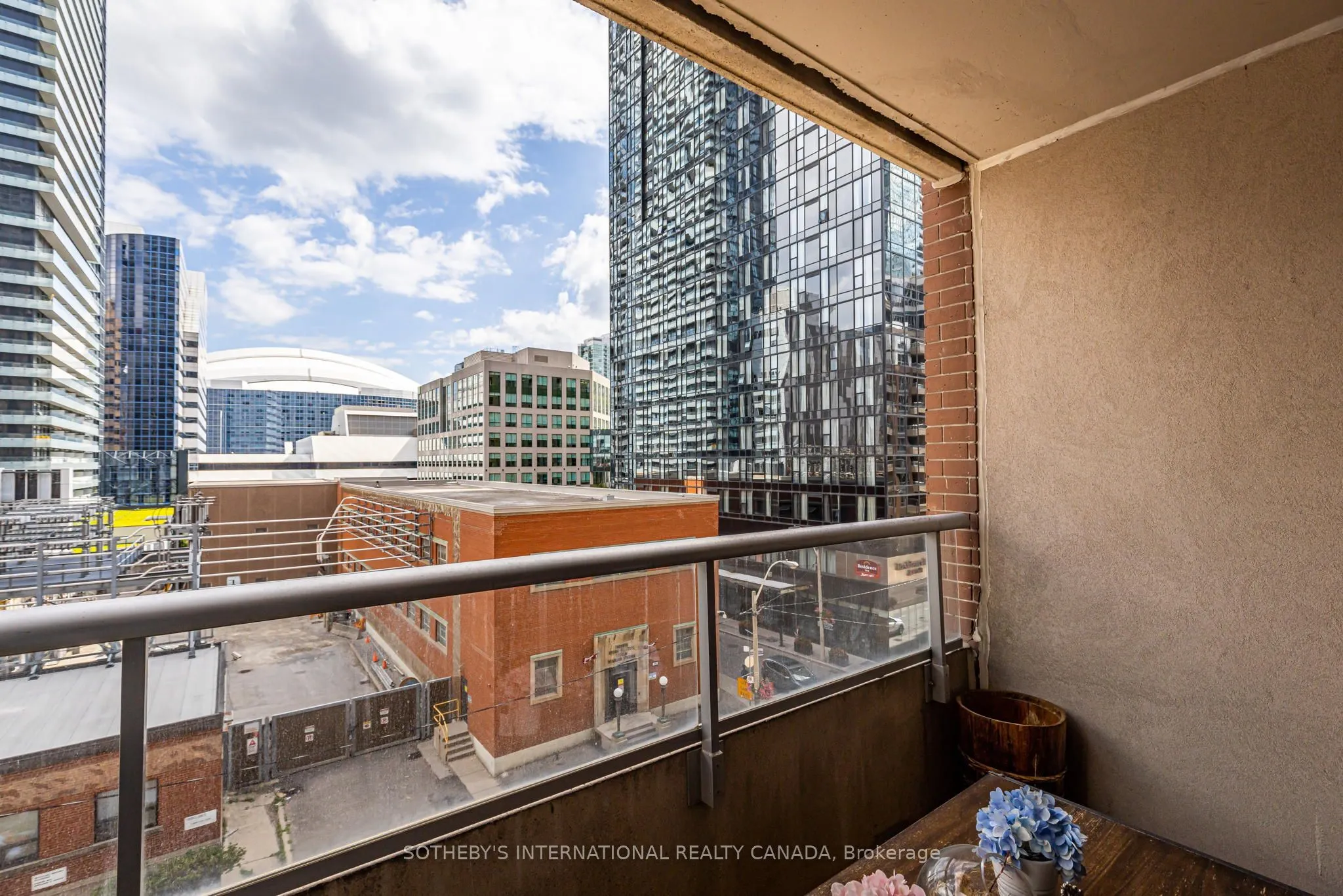 250 Wellington Street W, #535
