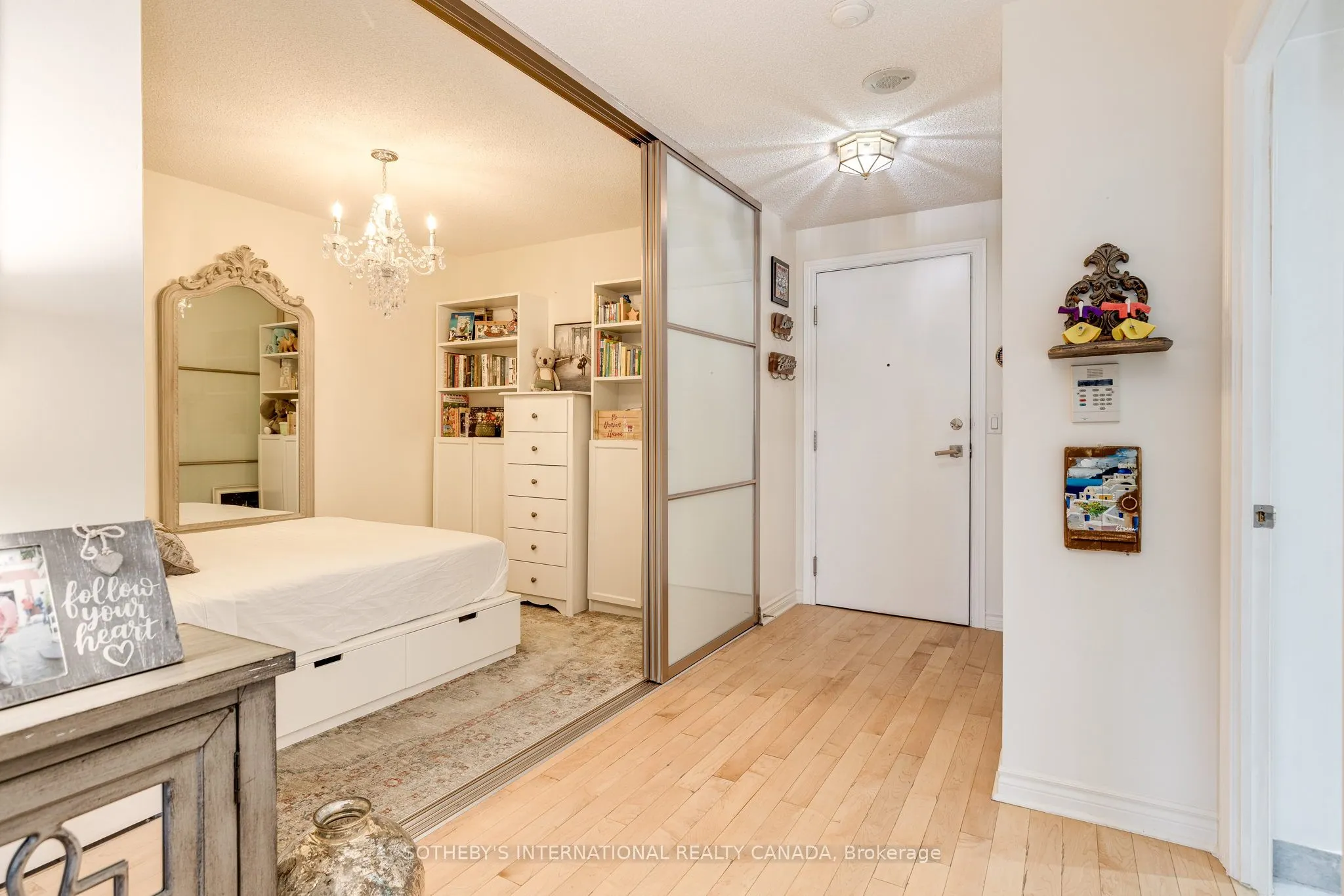 250 Wellington Street W, #535