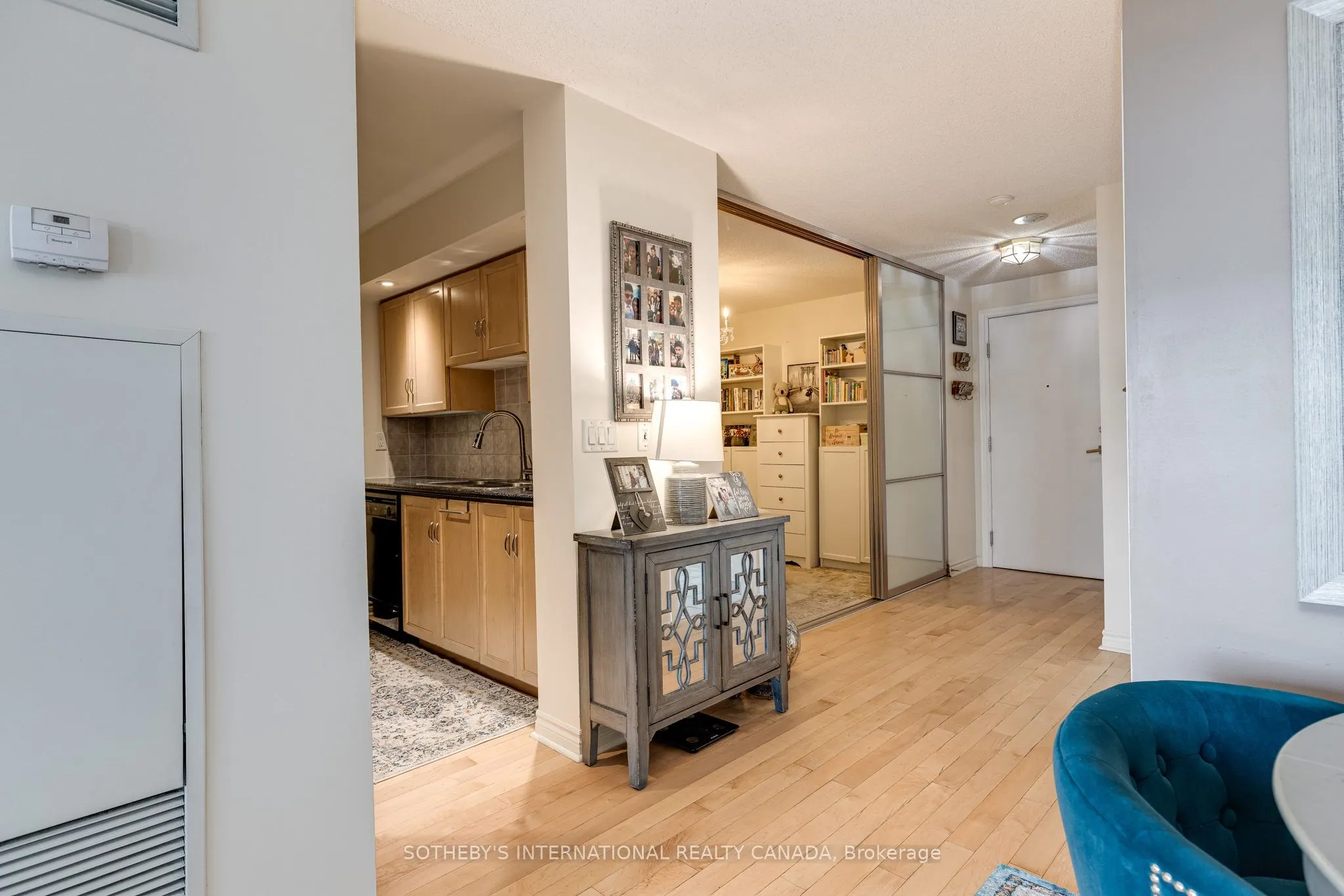 250 Wellington Street W, #535