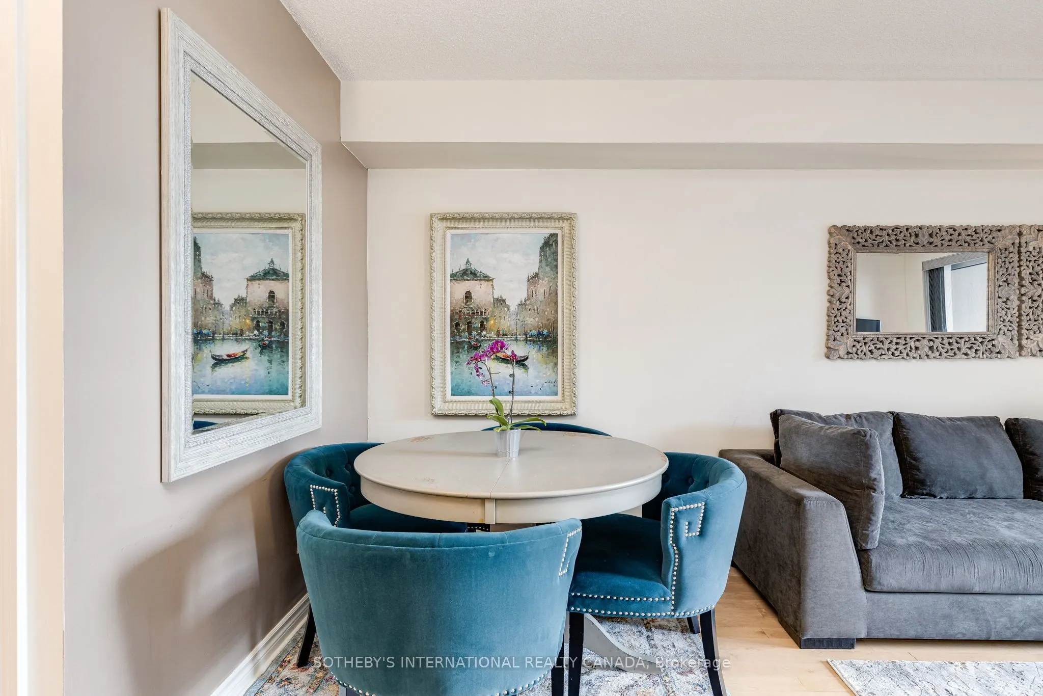 250 Wellington Street W, #535
