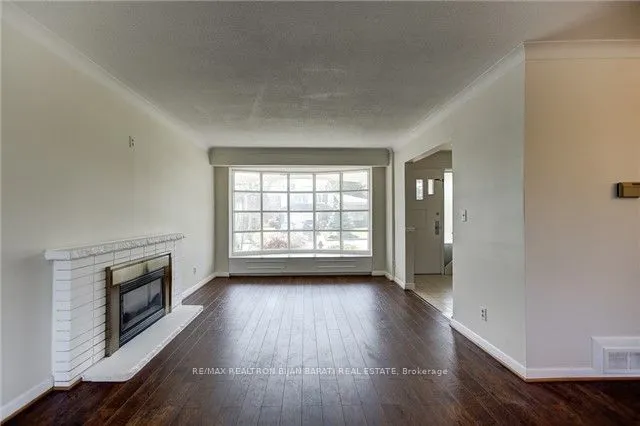 6 Greenyards Drive