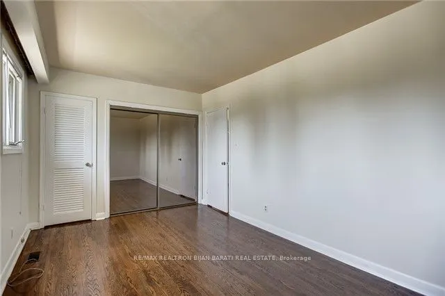 6 Greenyards Drive