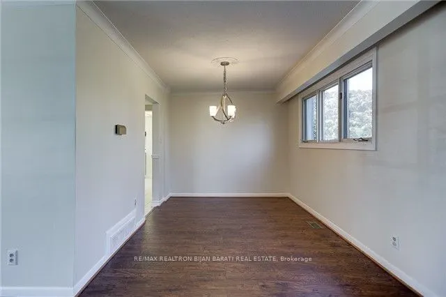 6 Greenyards Drive