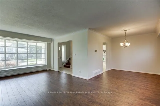 6 Greenyards Drive