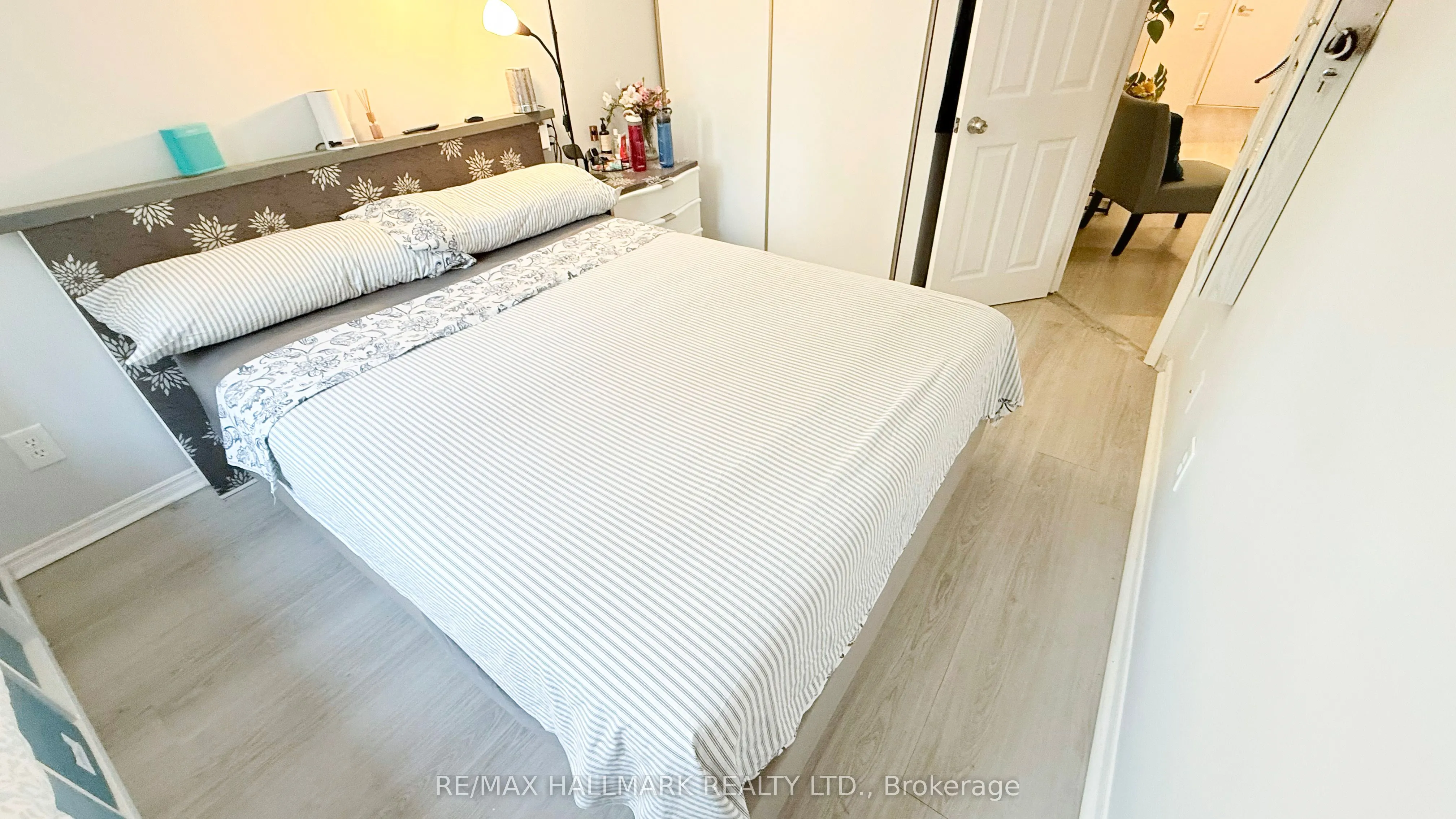 7 Bishop Avenue, #203