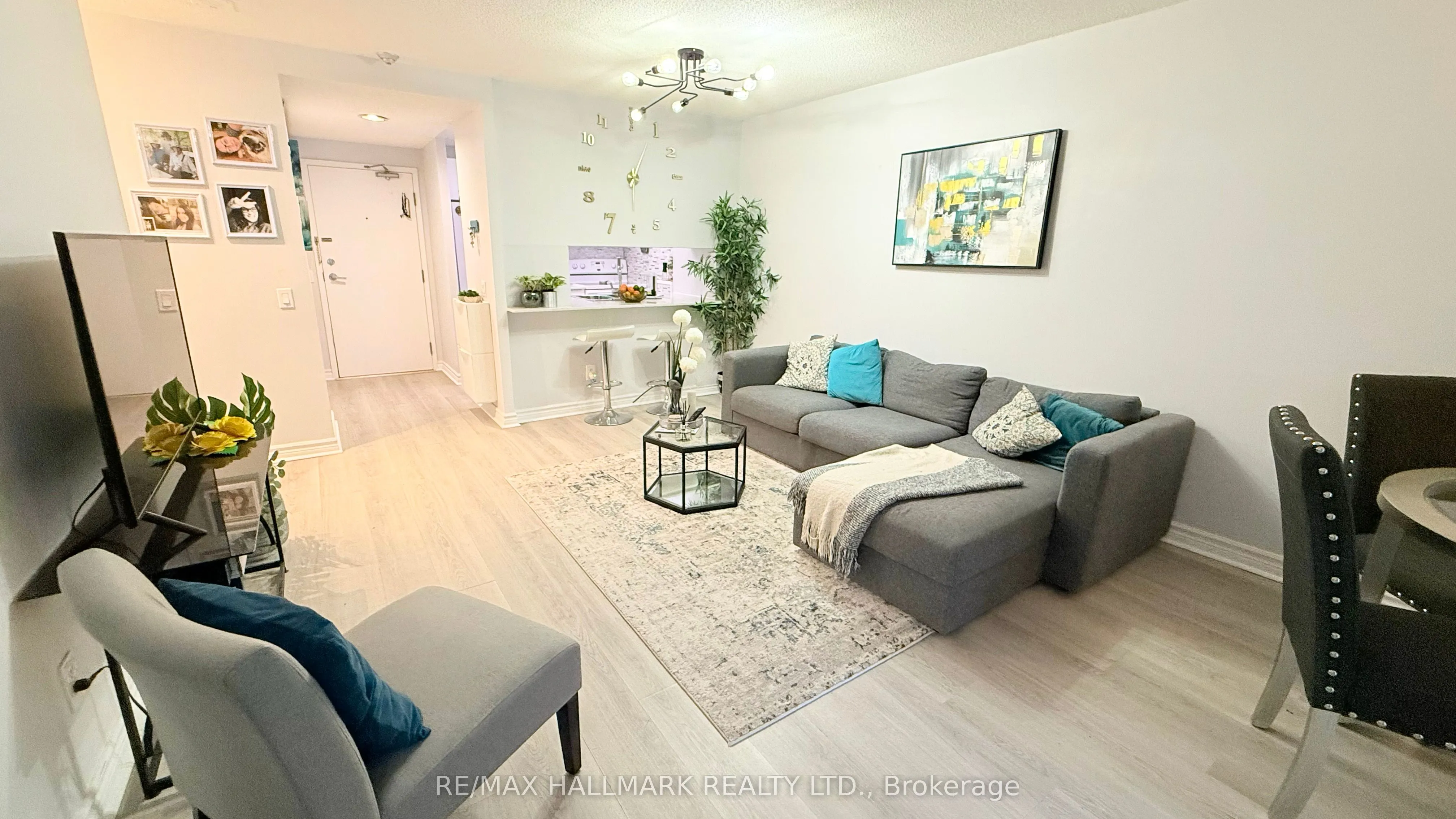 7 Bishop Avenue, #203