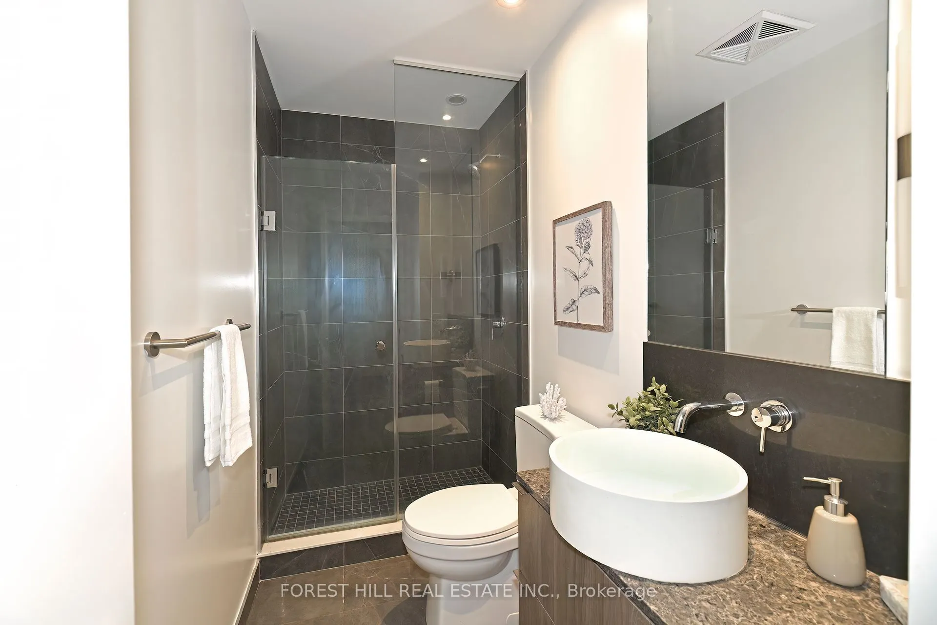 161 Roehampton Avenue, #102