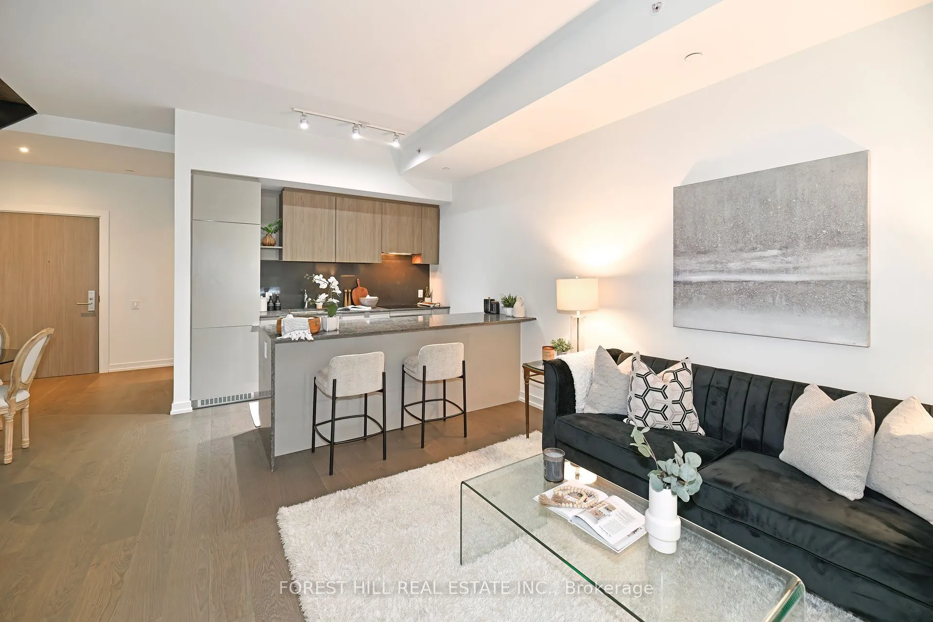 161 Roehampton Avenue, #102