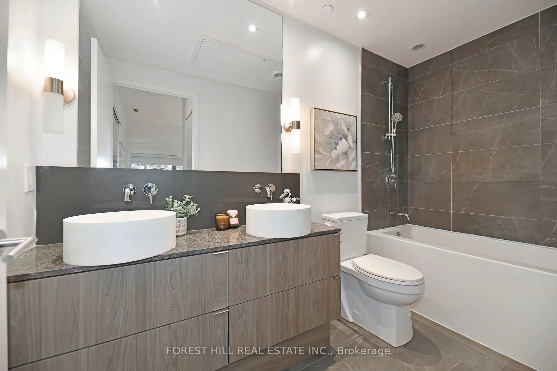 161 Roehampton Avenue, #102
