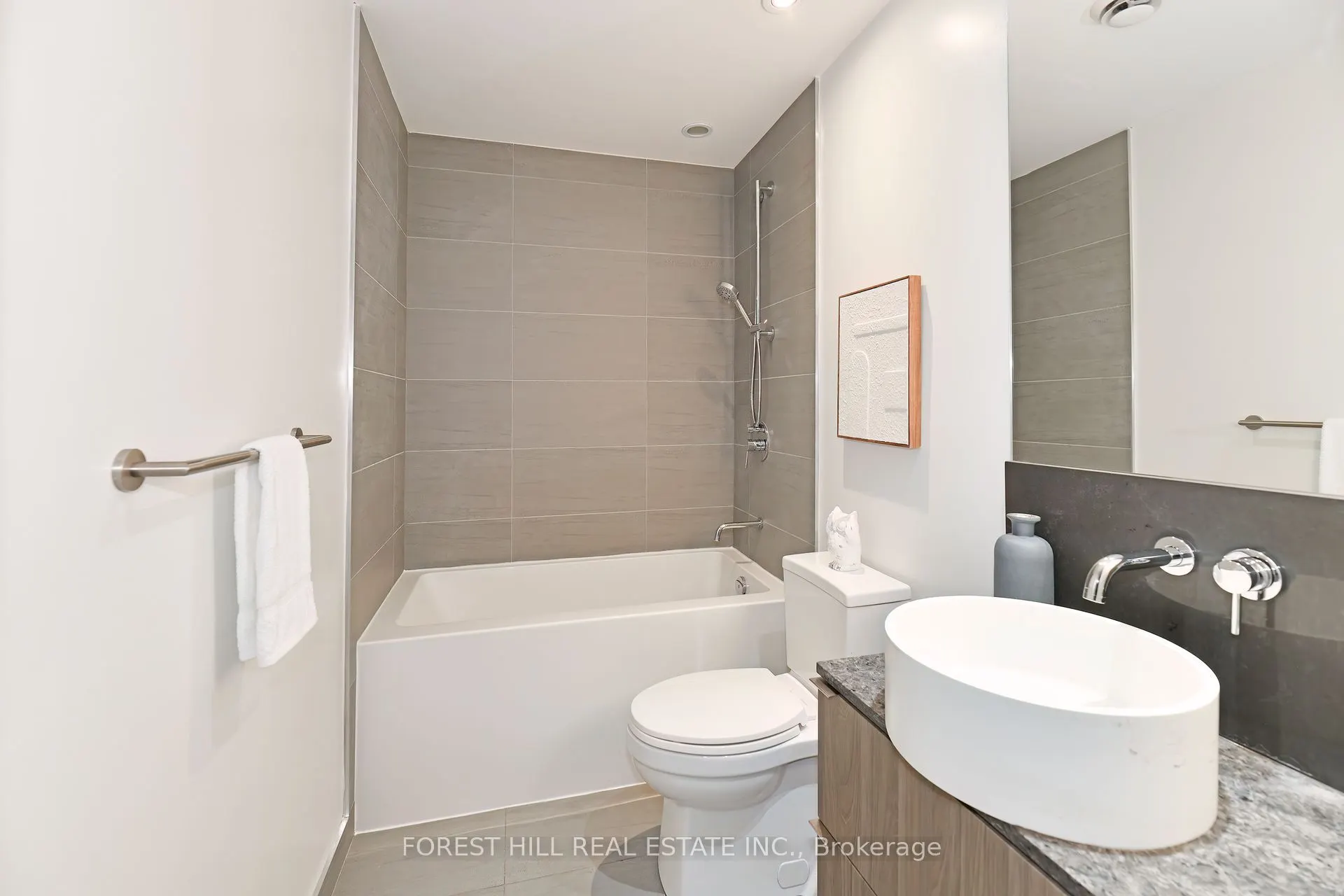 161 Roehampton Avenue, #102