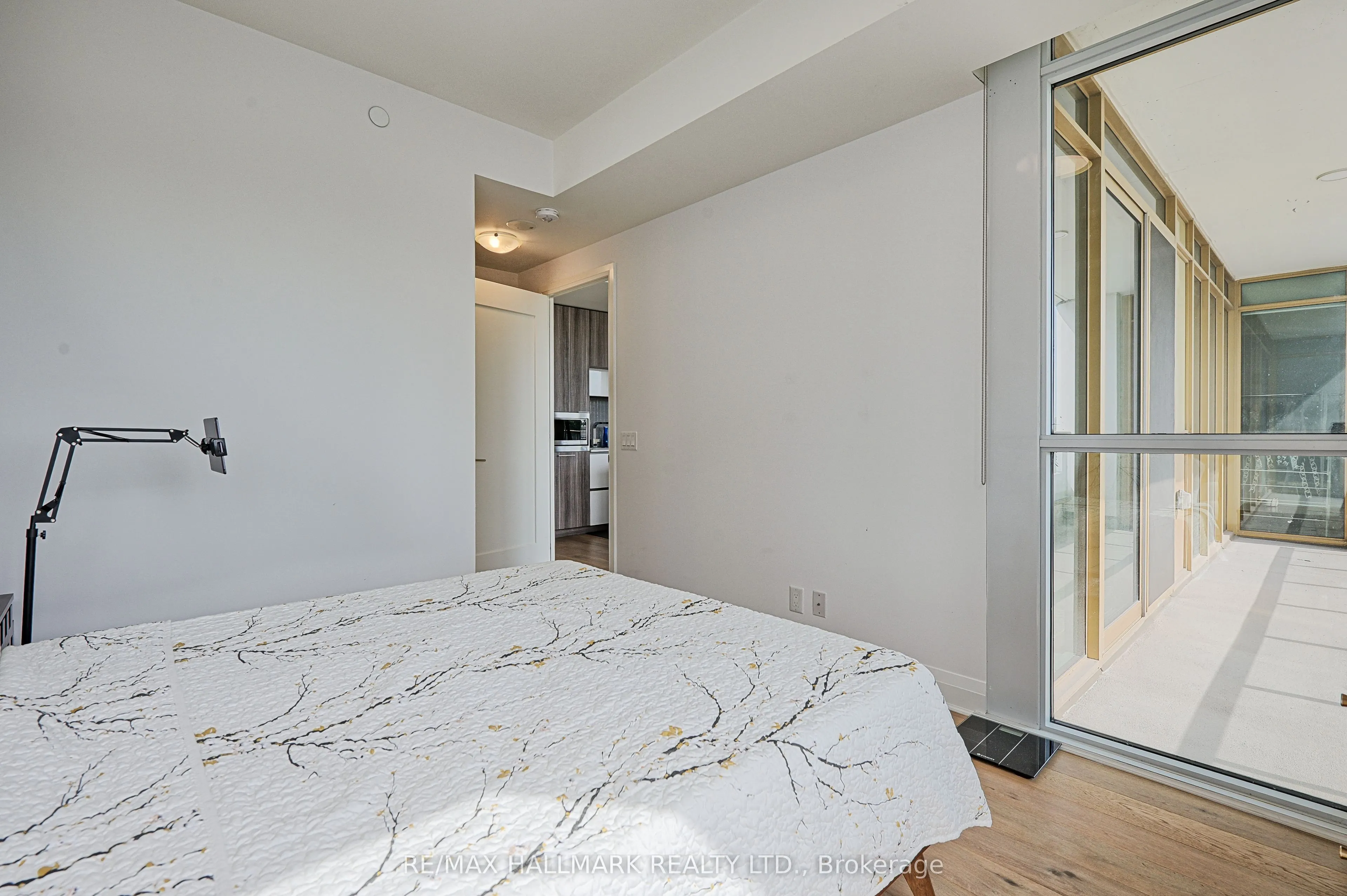 151 Avenue Road, #601