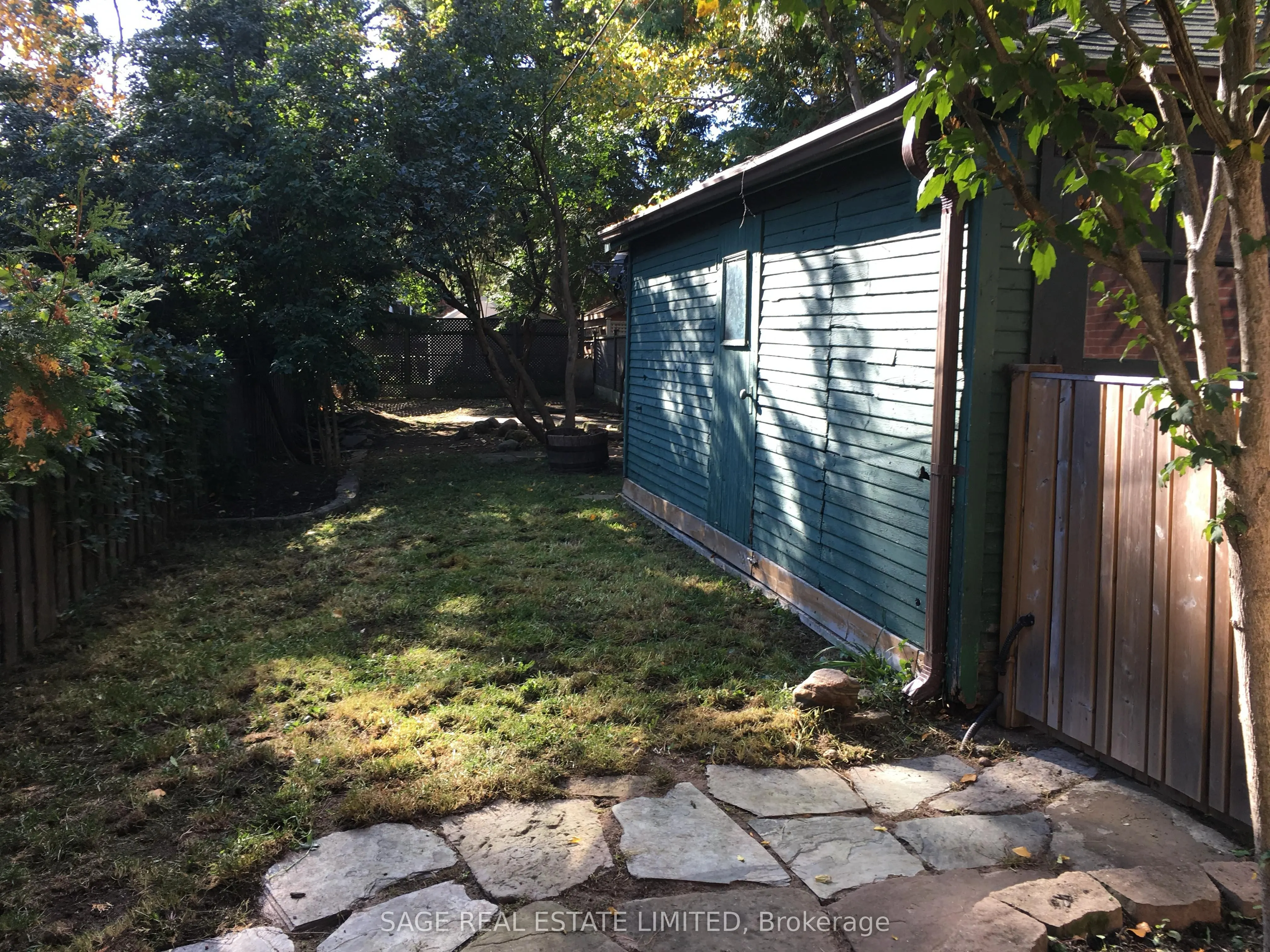 569 Soudan Avenue