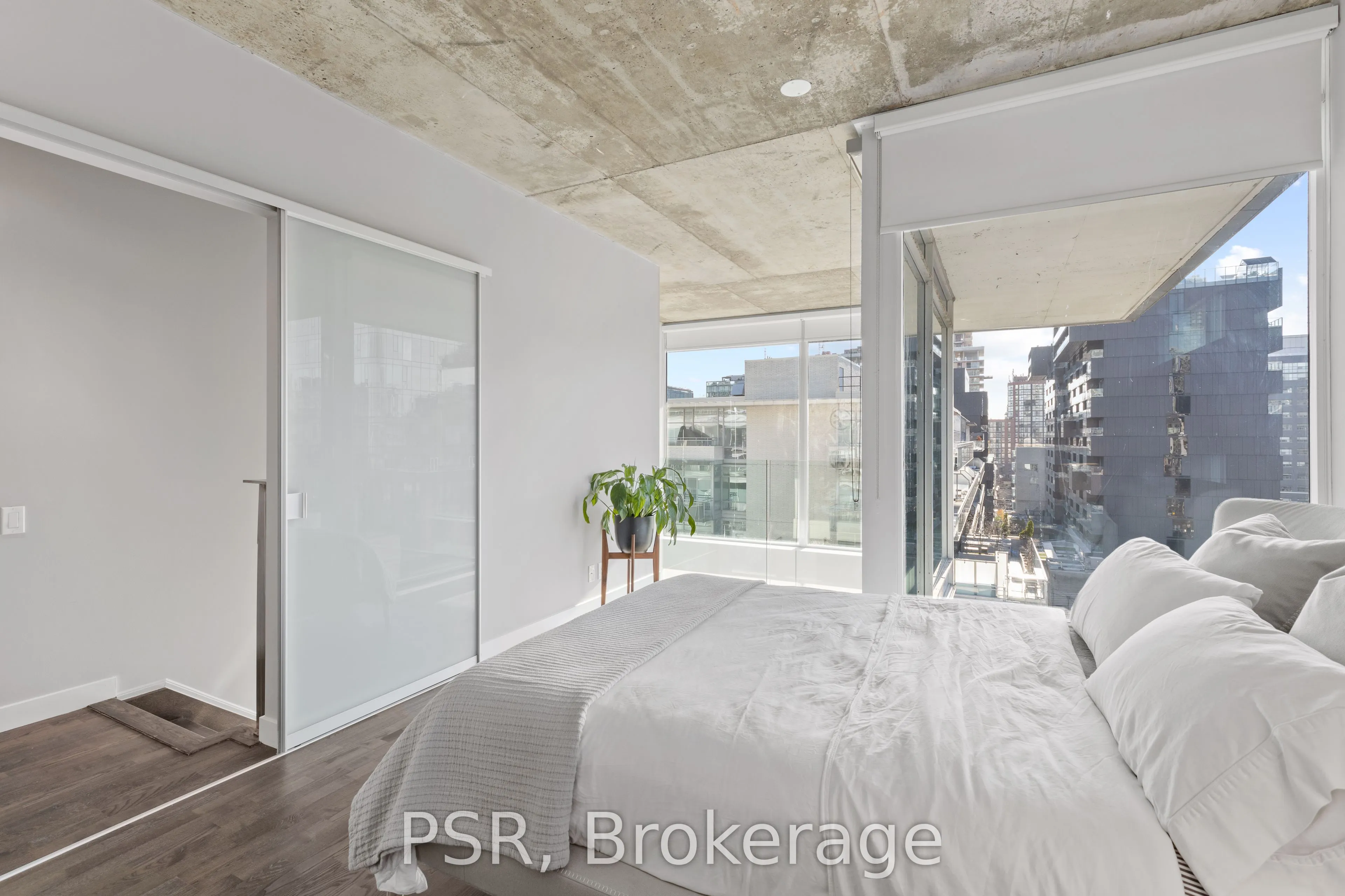 75 Portland Street, #909