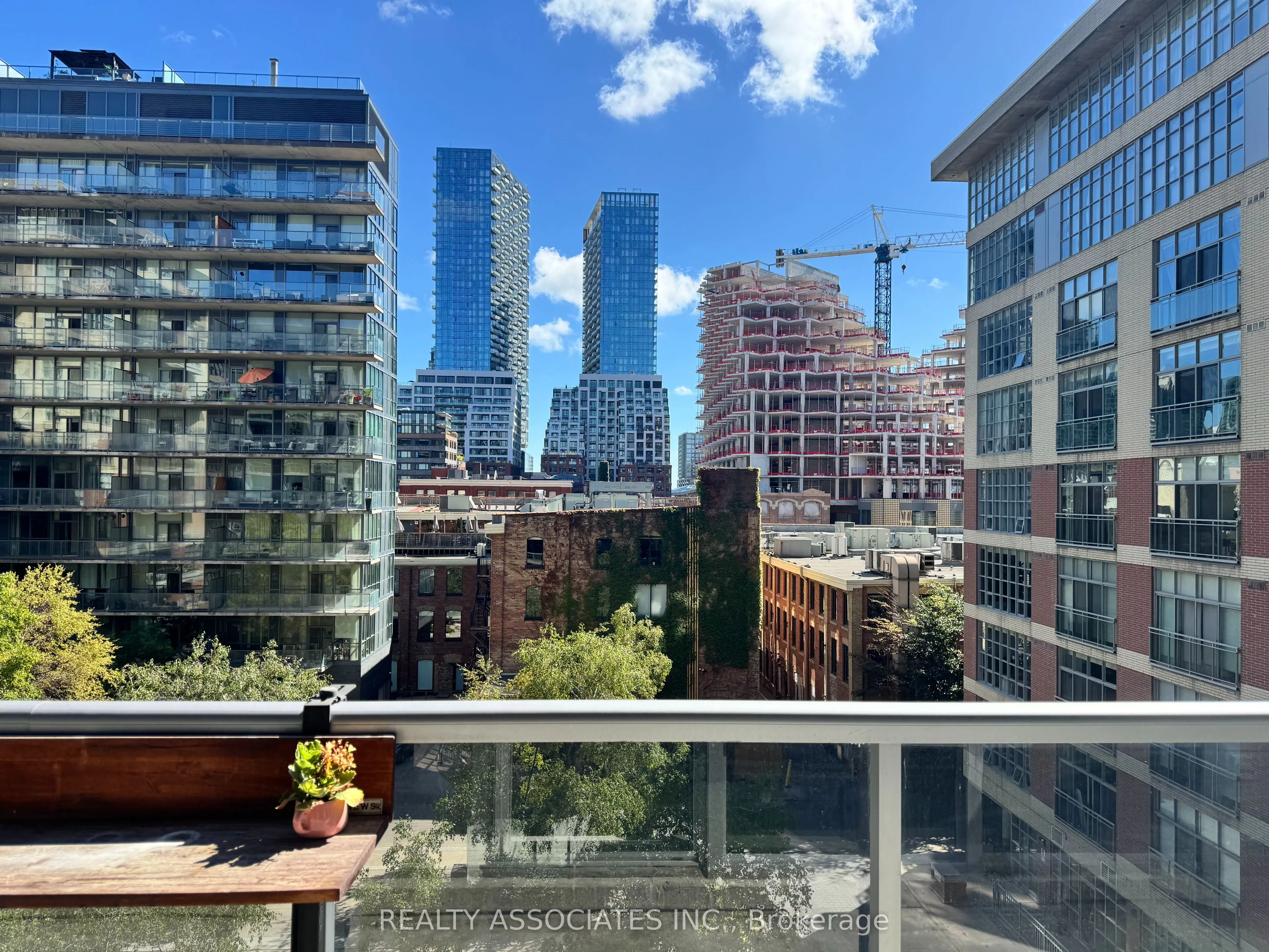 399 Adelaide Street W, #513