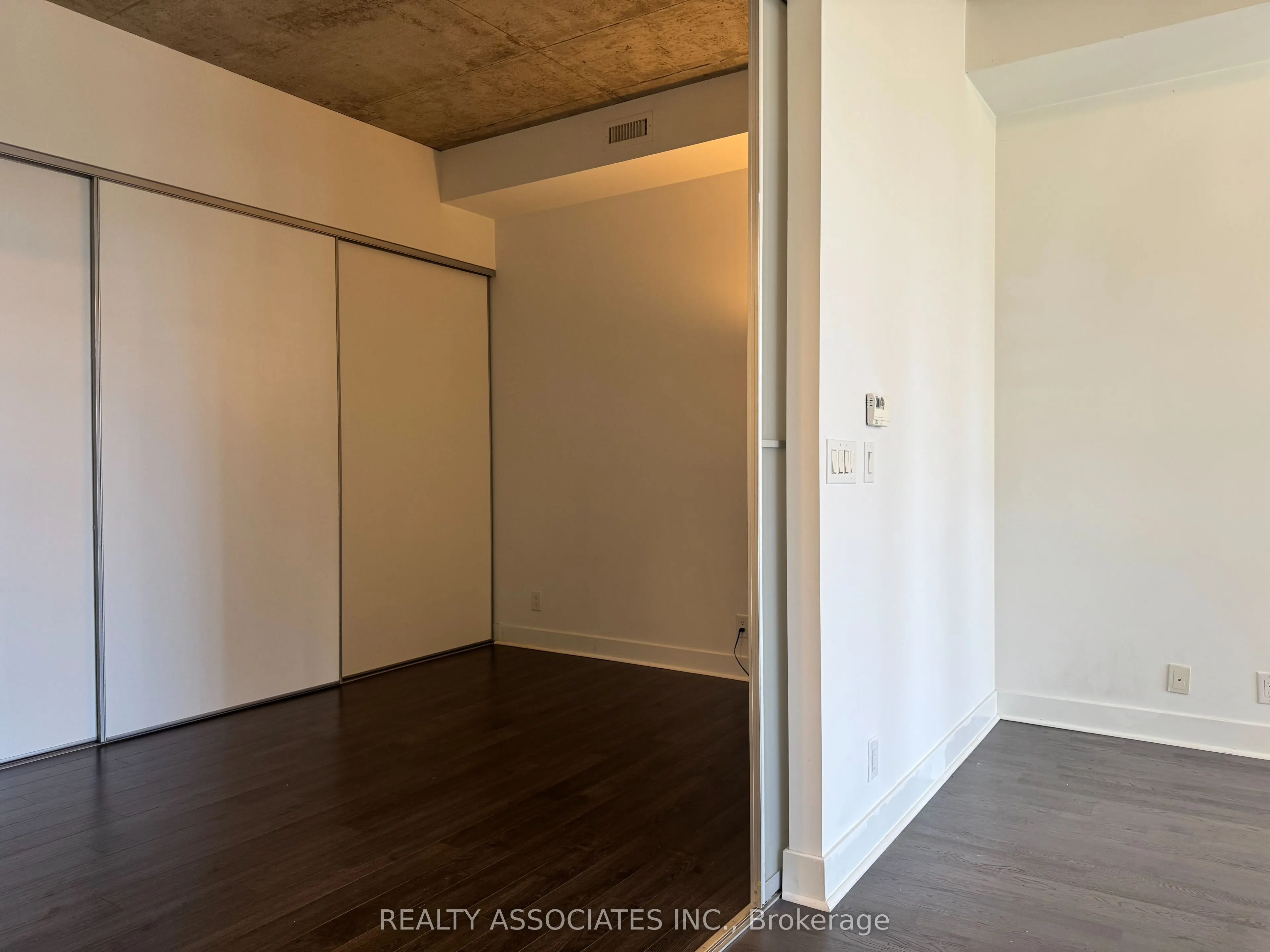 399 Adelaide Street W, #513