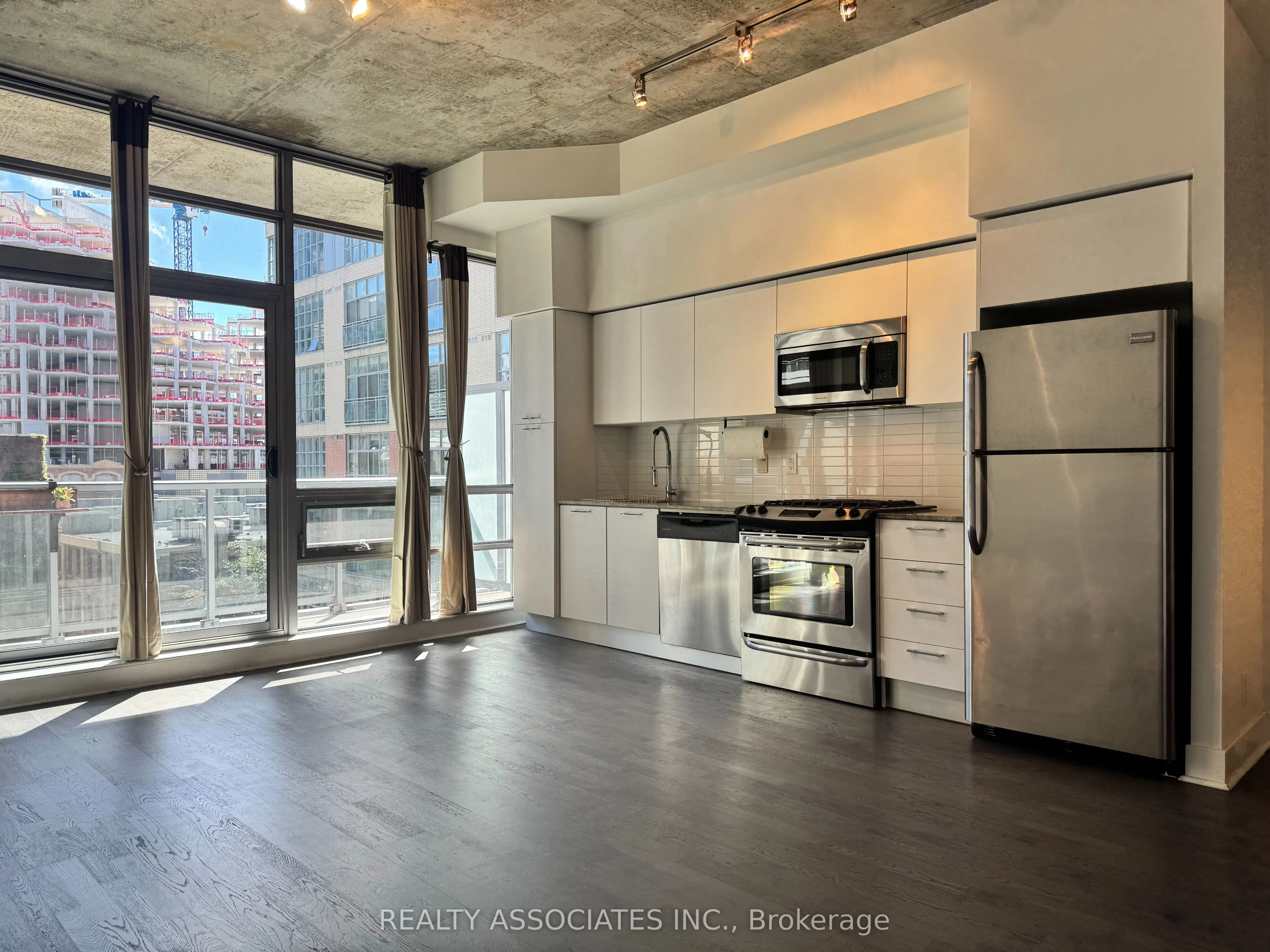 399 Adelaide Street W, #513
