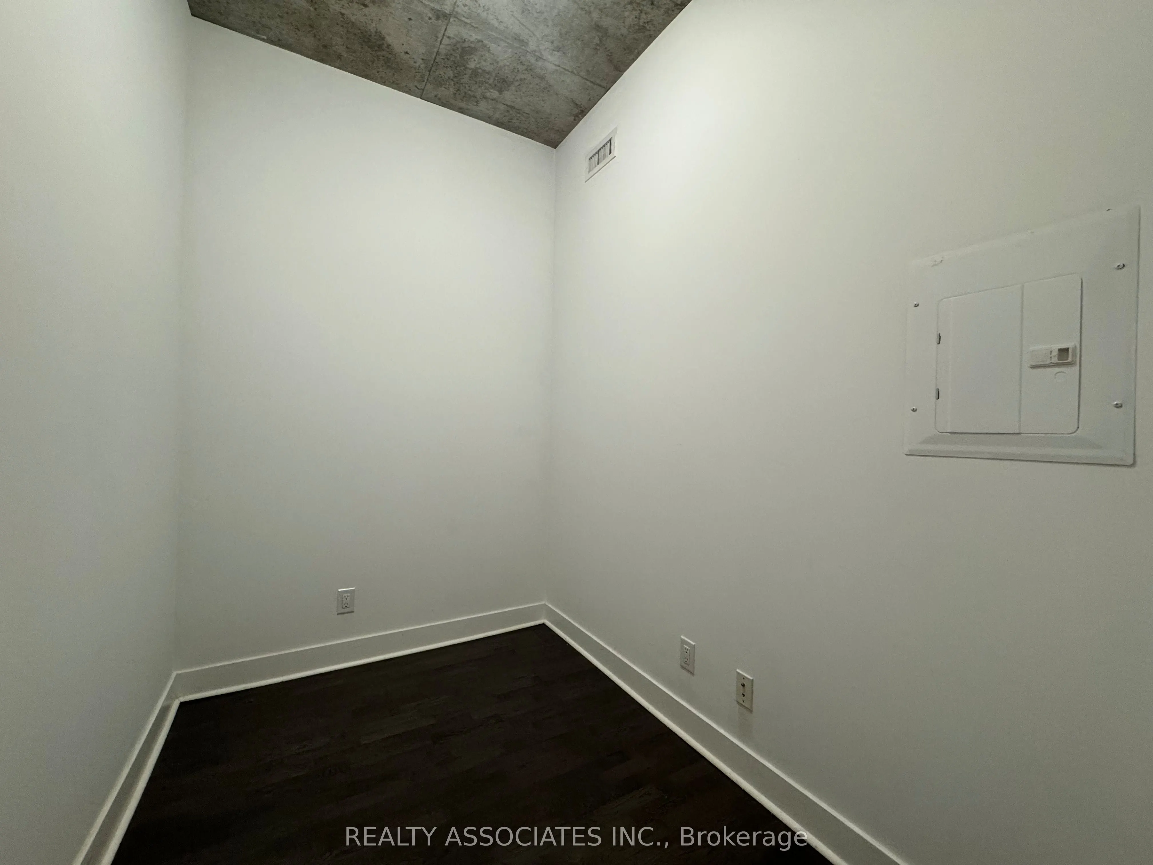 399 Adelaide Street W, #513