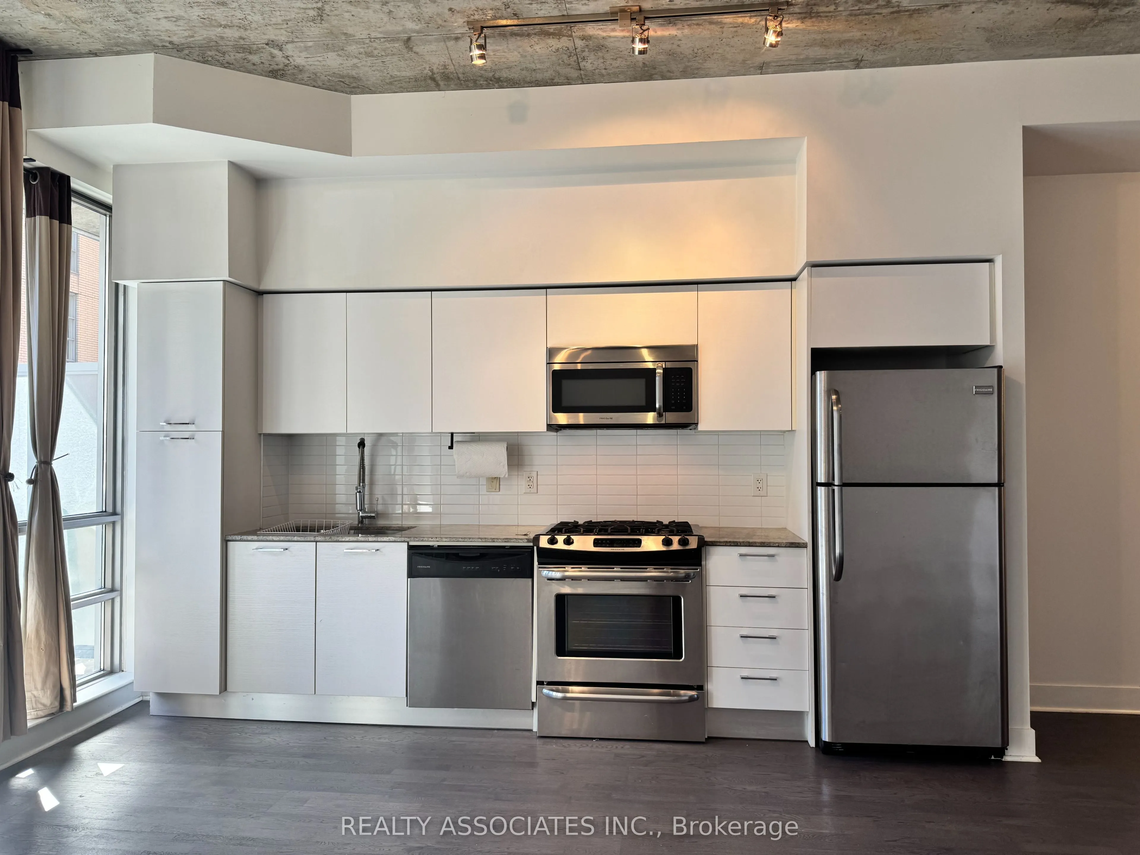 399 Adelaide Street W, #513