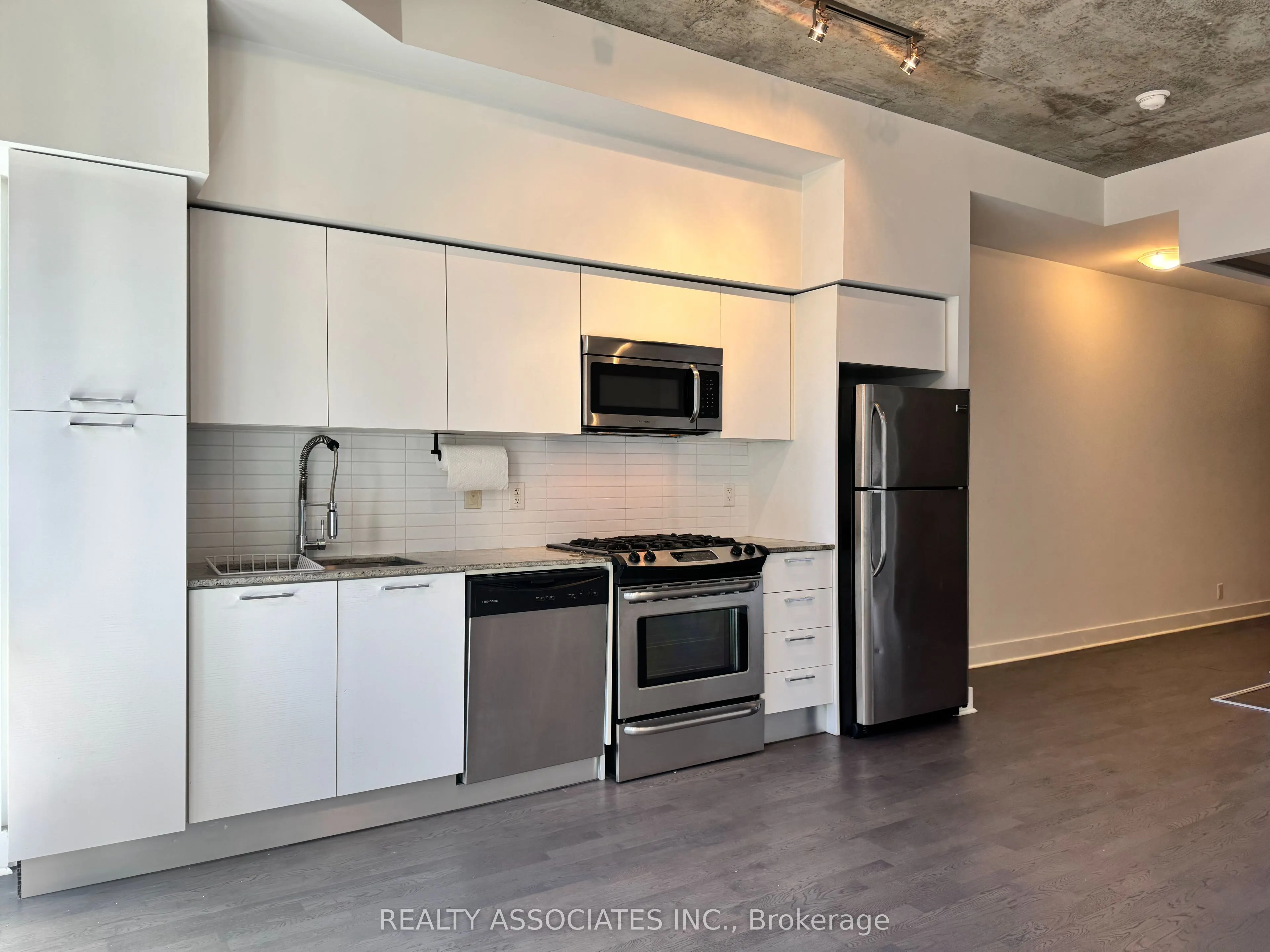 399 Adelaide Street W, #513