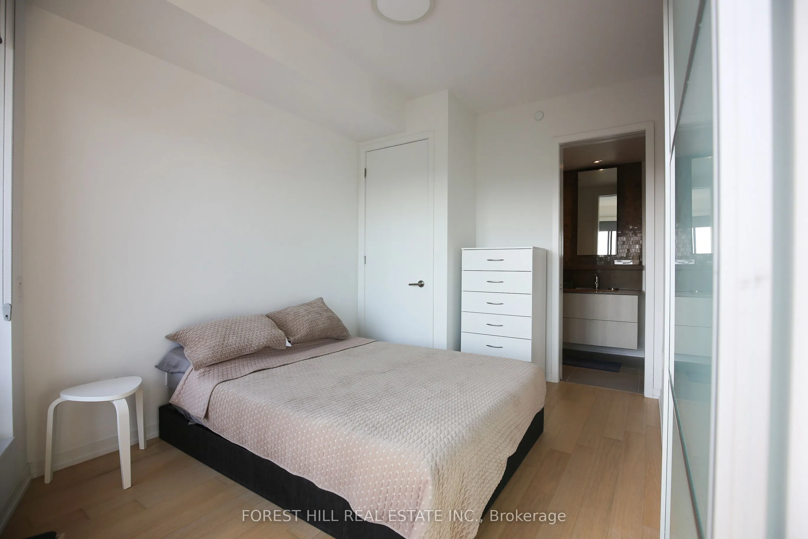 138 St. Helens Avenue, #713