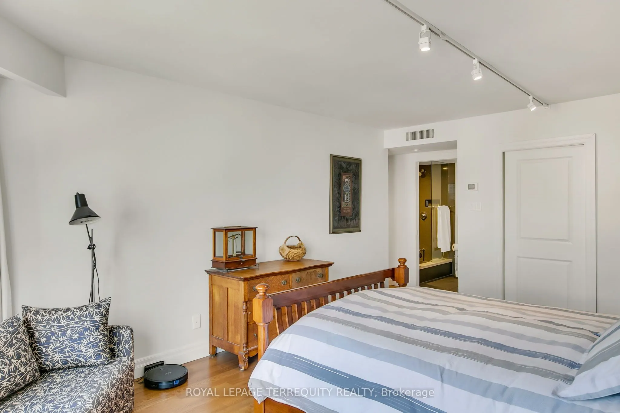 55 Harbour Square, #2311