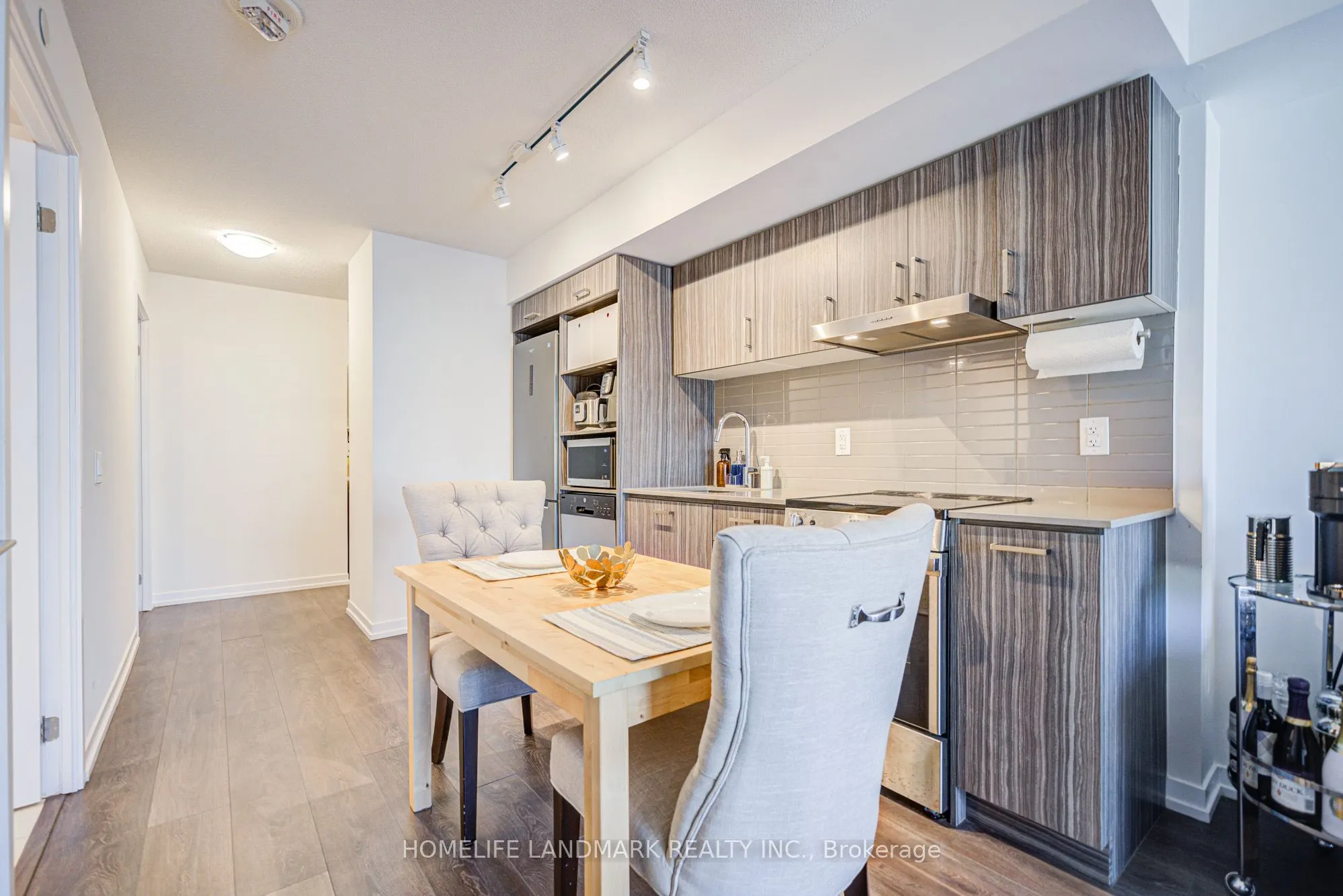 219 Dundas Street E, #609