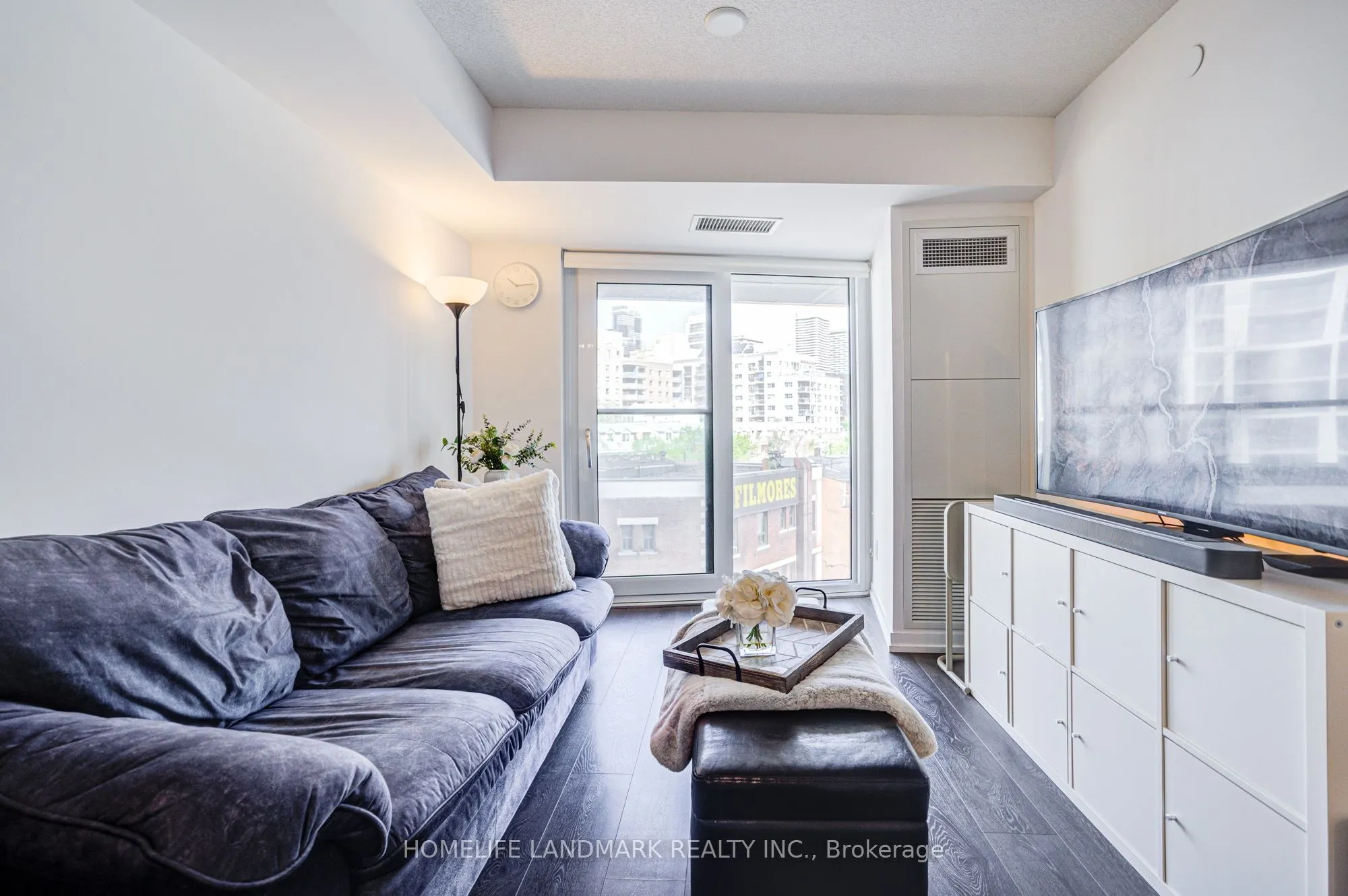219 Dundas Street E, #609