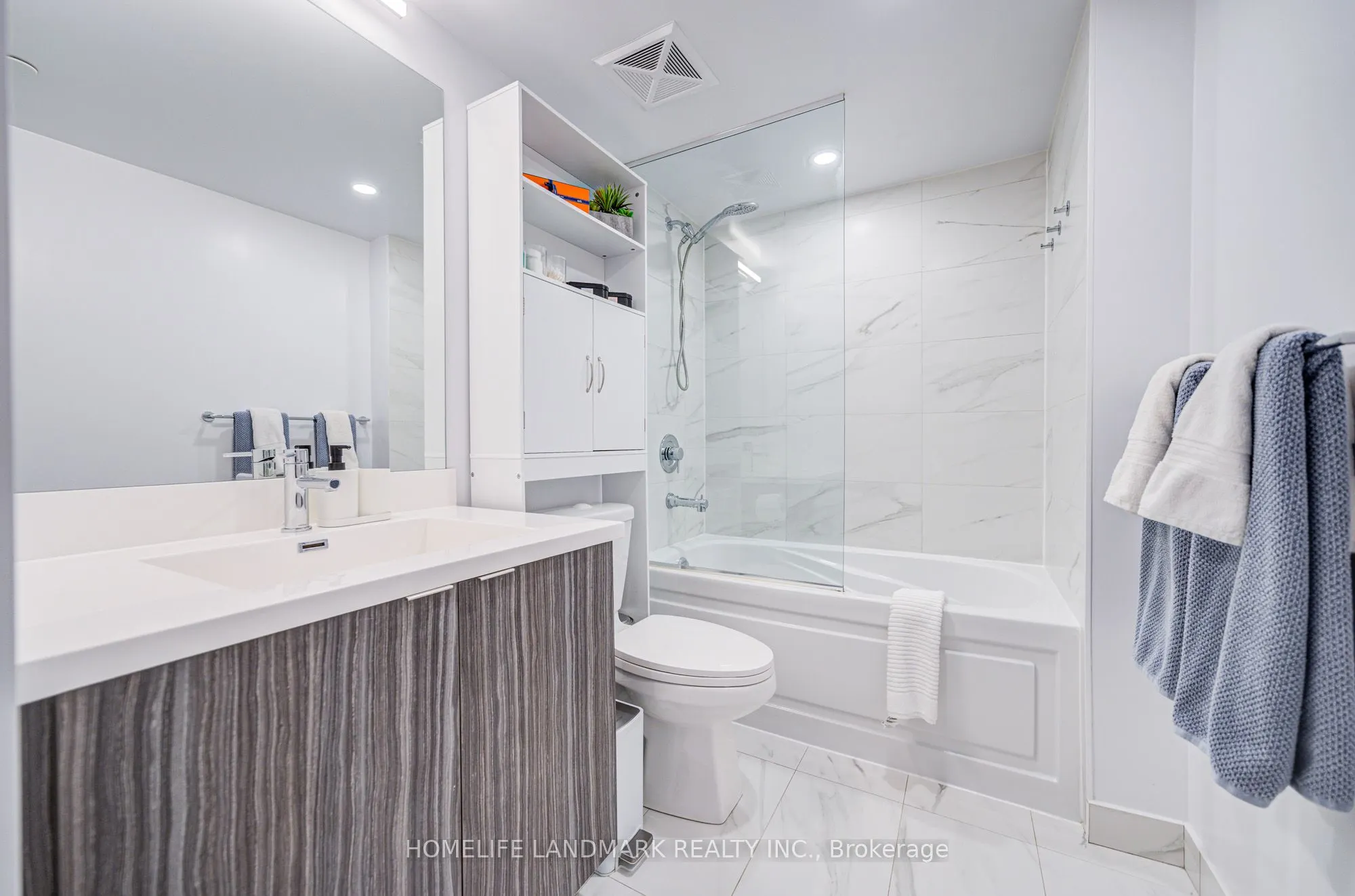 219 Dundas Street E, #609