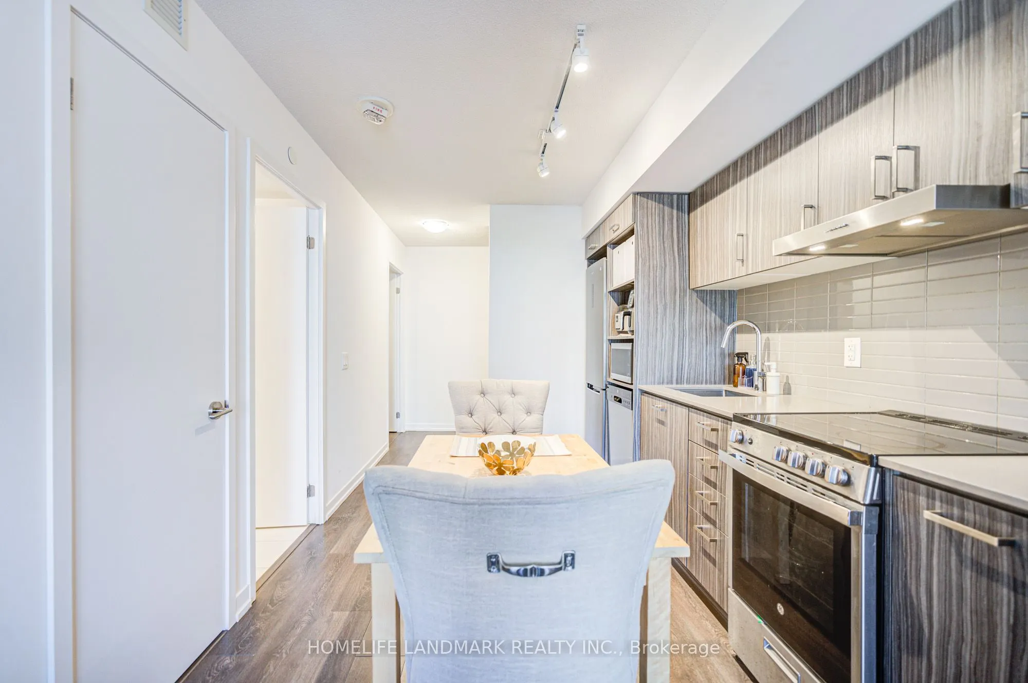 219 Dundas Street E, #609