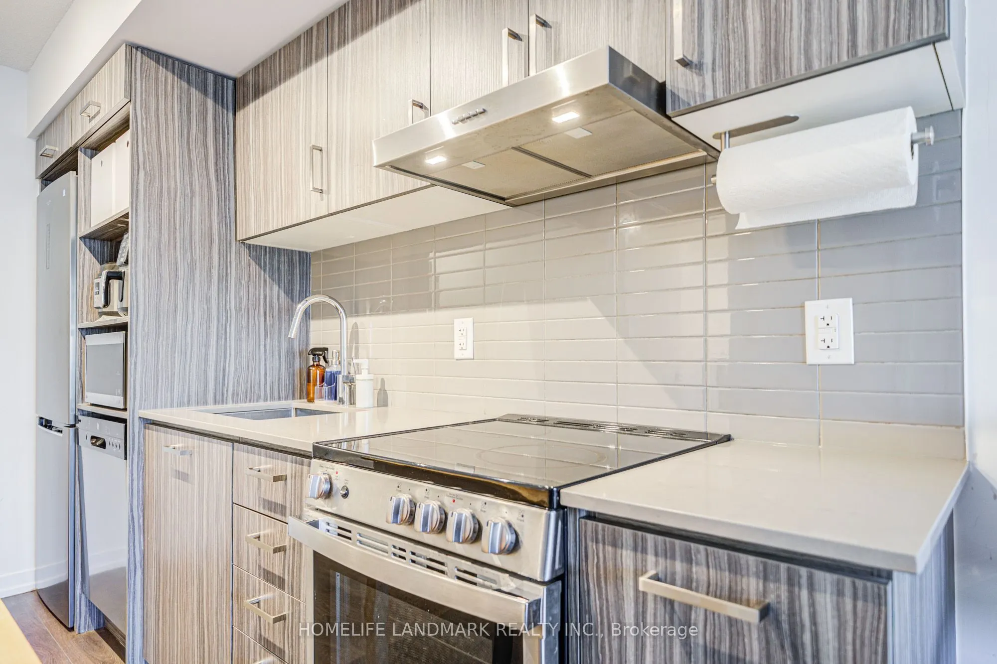 219 Dundas Street E, #609