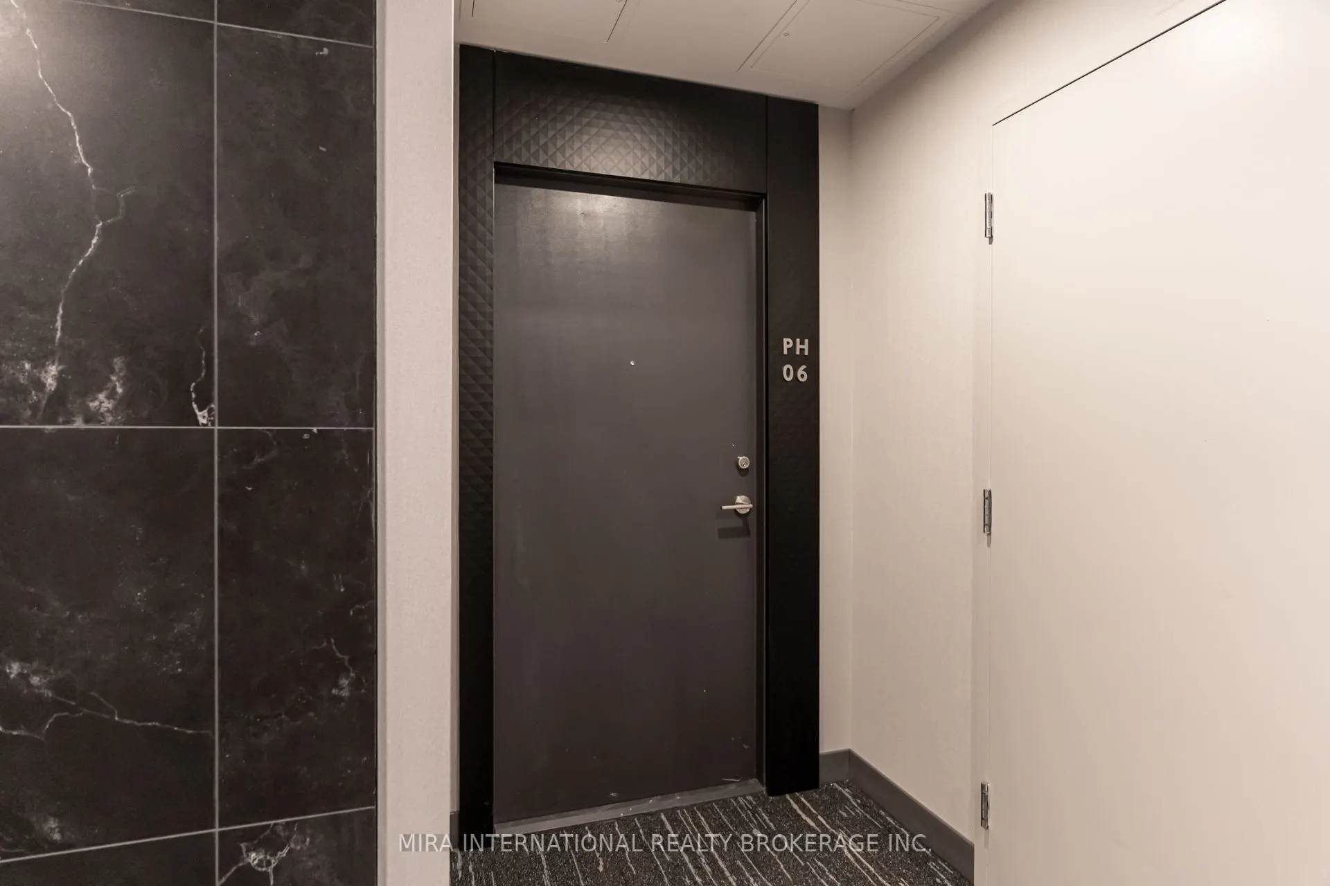8 Wellesley Street, #PH06