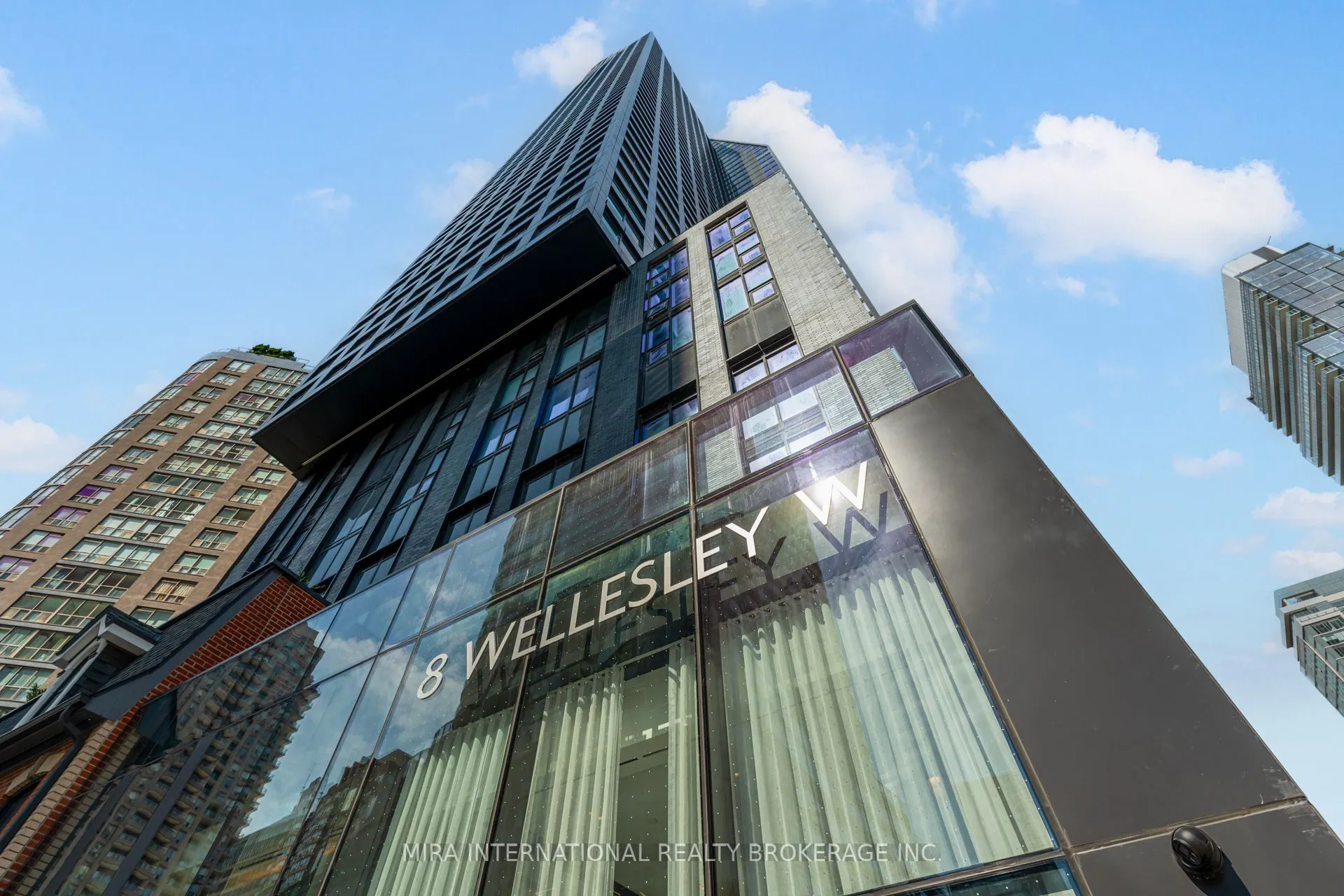 8 Wellesley Street, #PH06
