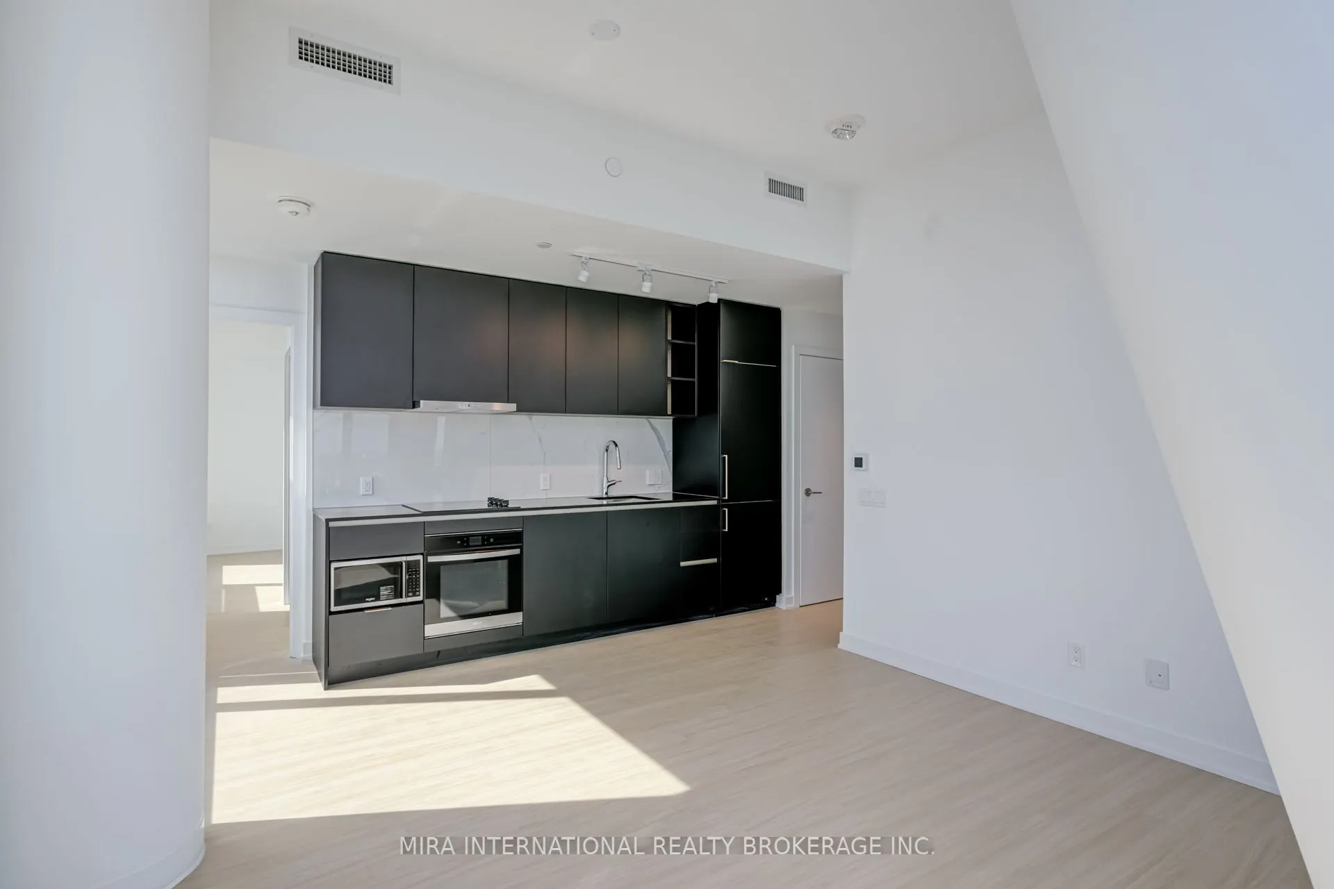 8 Wellesley Street, #PH06