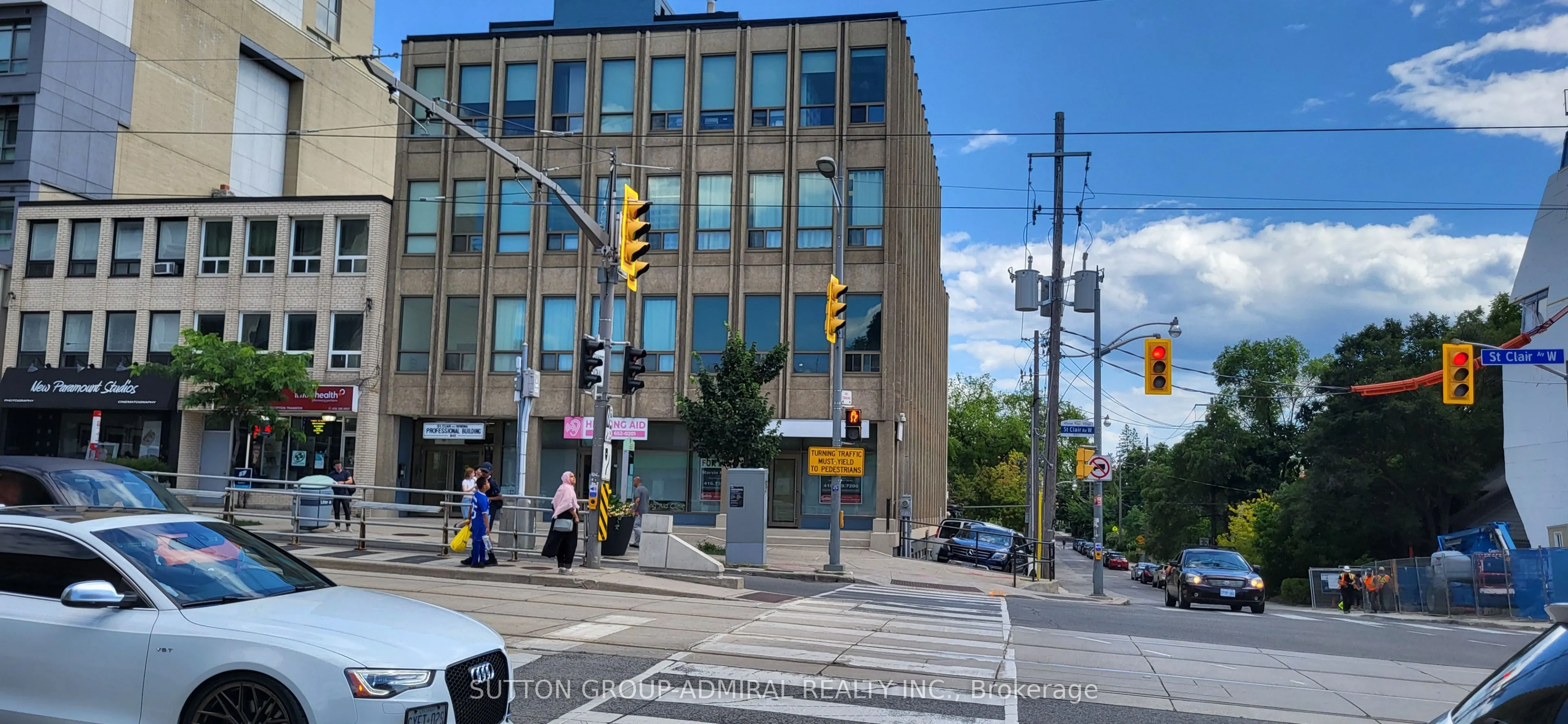 845 St Clair Avenue W