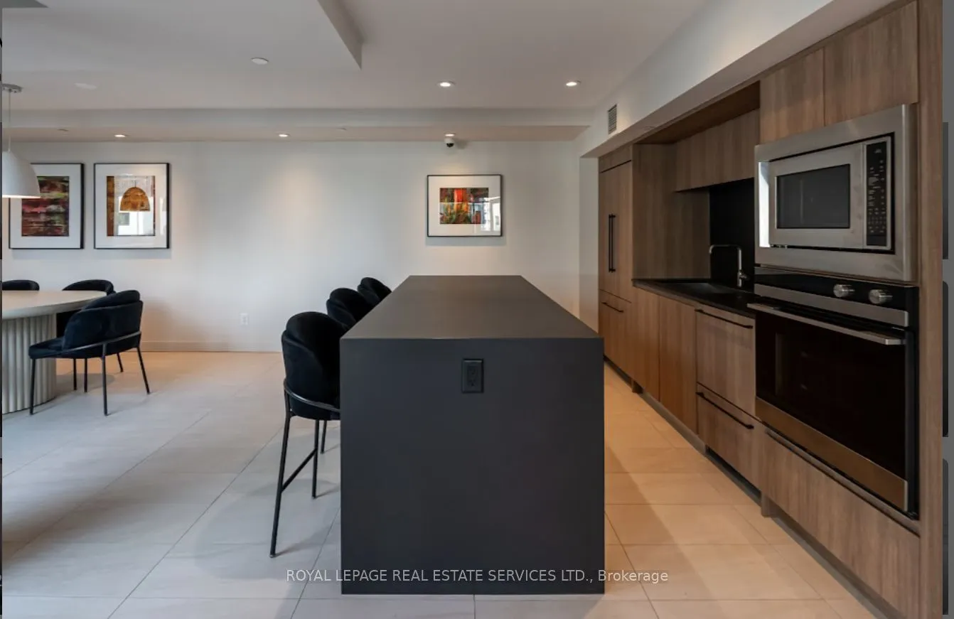 81 Wellesley Street E, #203