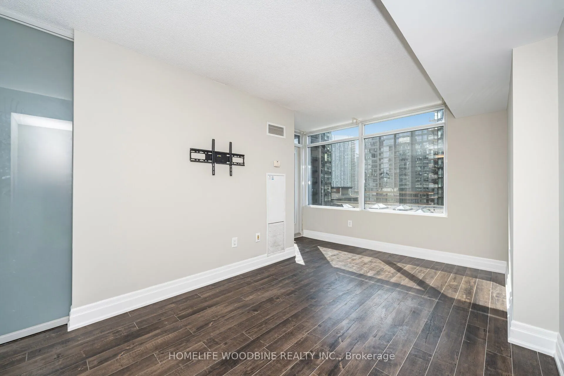 25 Telegram Mews, #1110