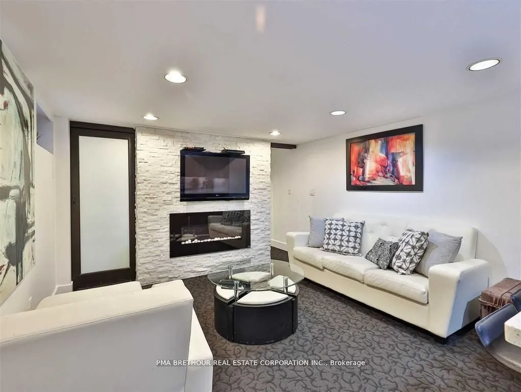 4 Belle Ayre Boulevard