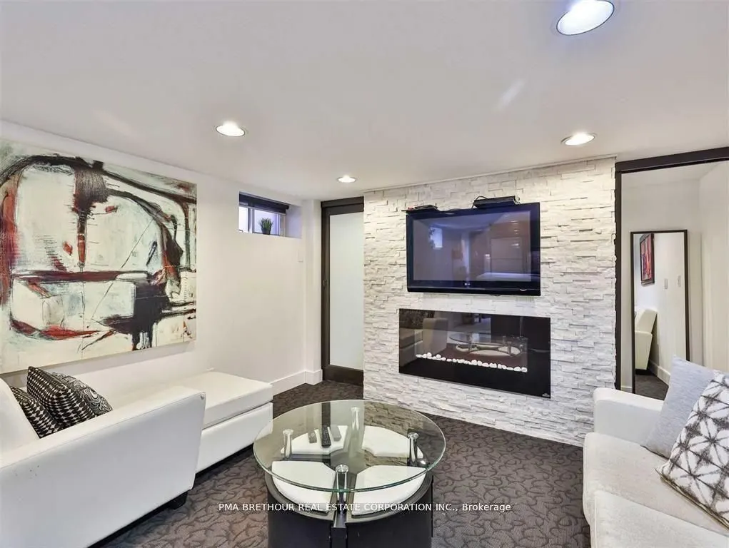 4 Belle Ayre Boulevard