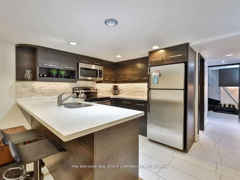 4 Belle Ayre Boulevard
