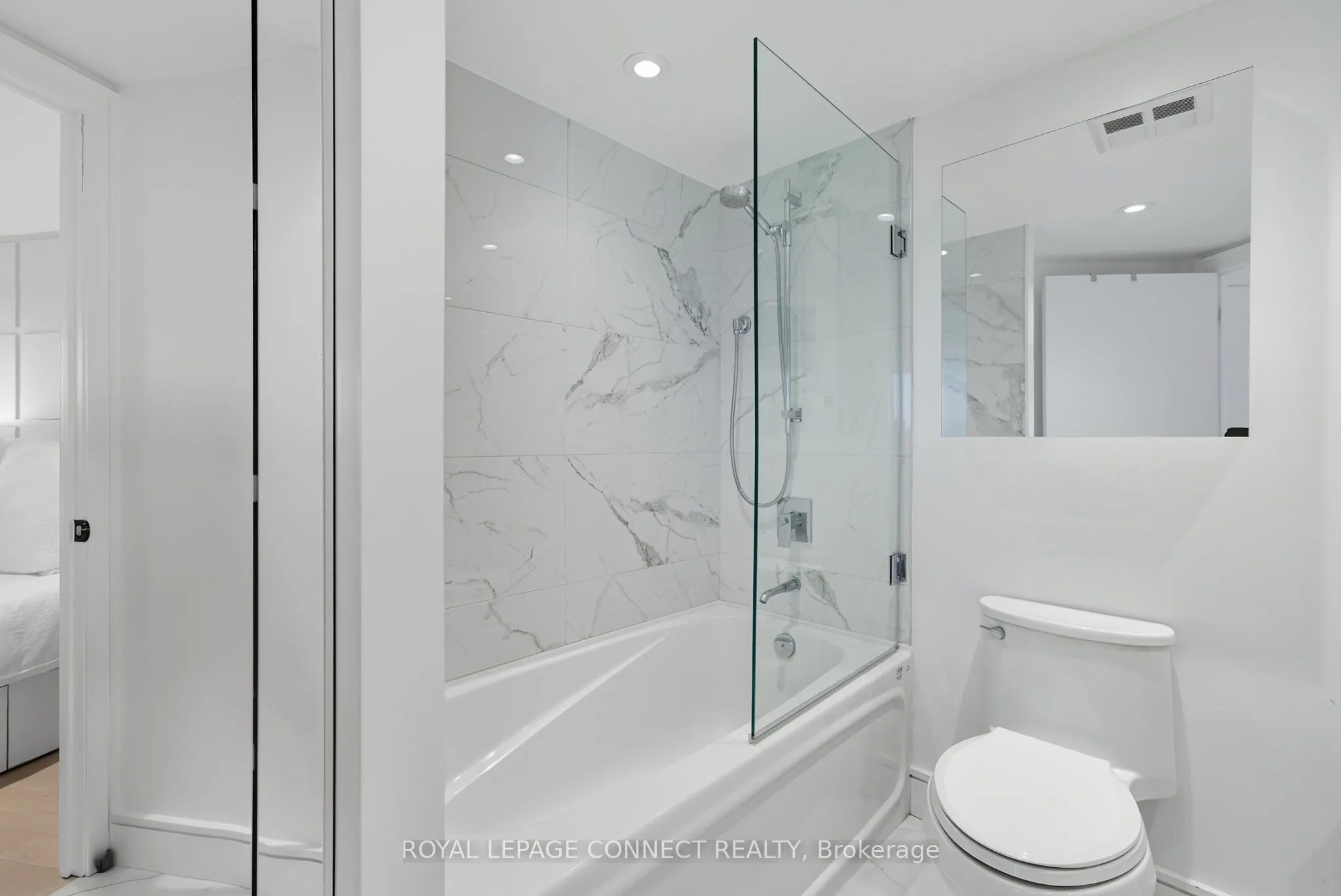 208 Queens Quay W, #1504