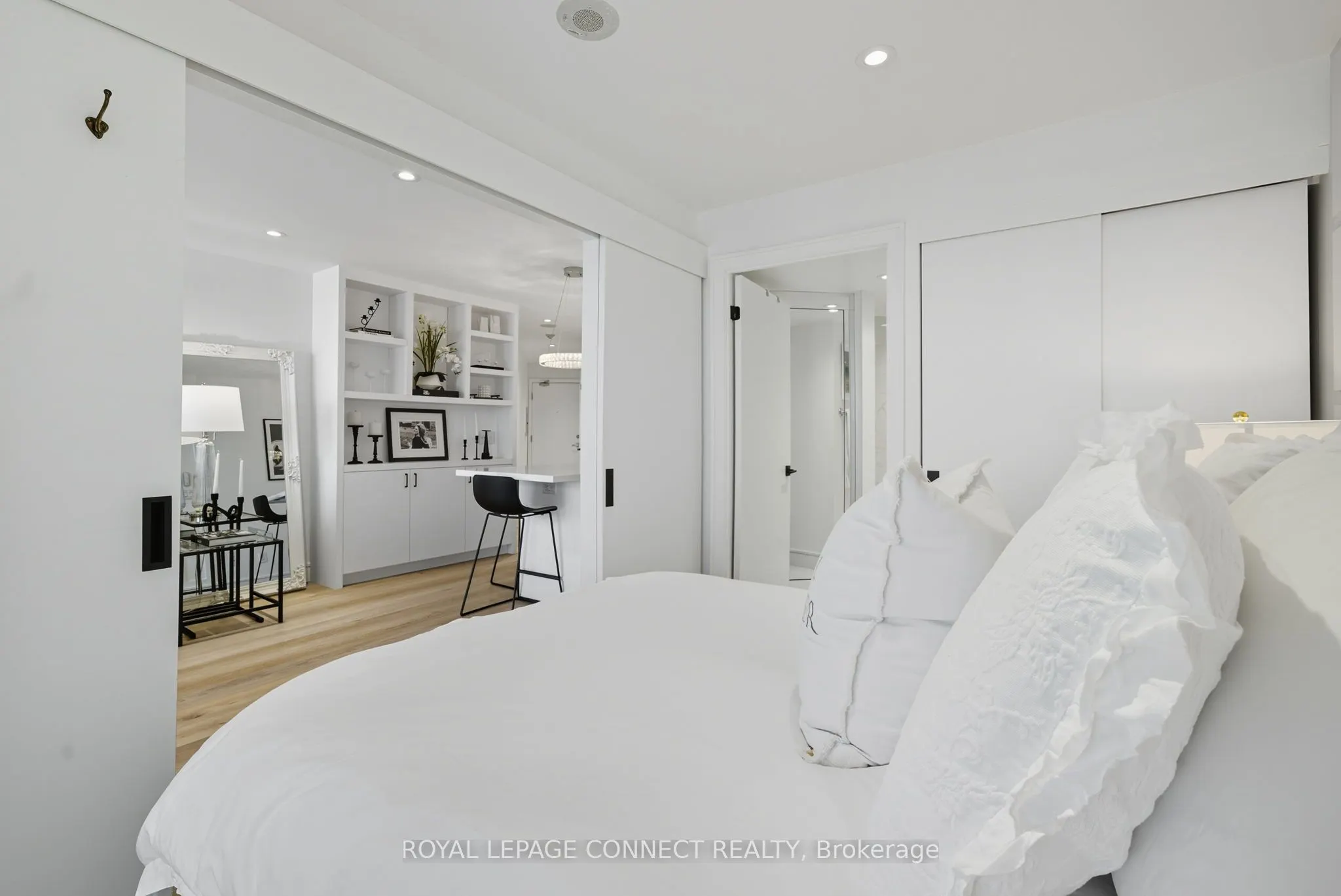 208 Queens Quay W, #1504