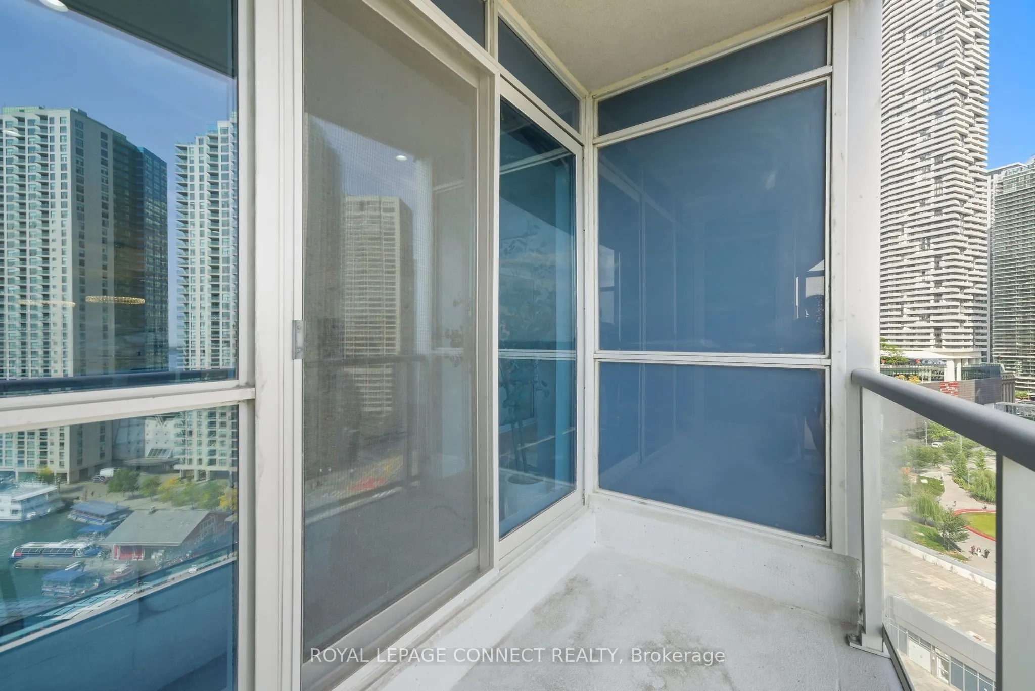 208 Queens Quay W, #1504