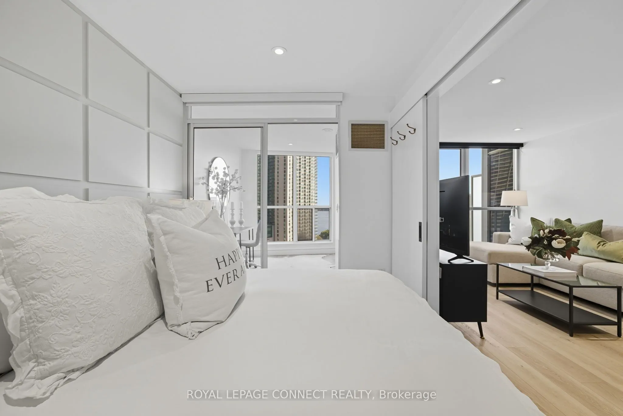 208 Queens Quay W, #1504
