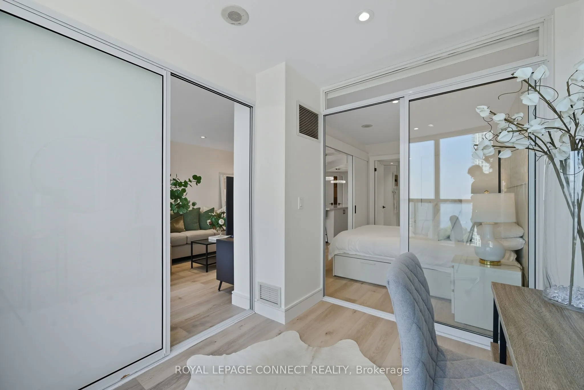 208 Queens Quay W, #1504