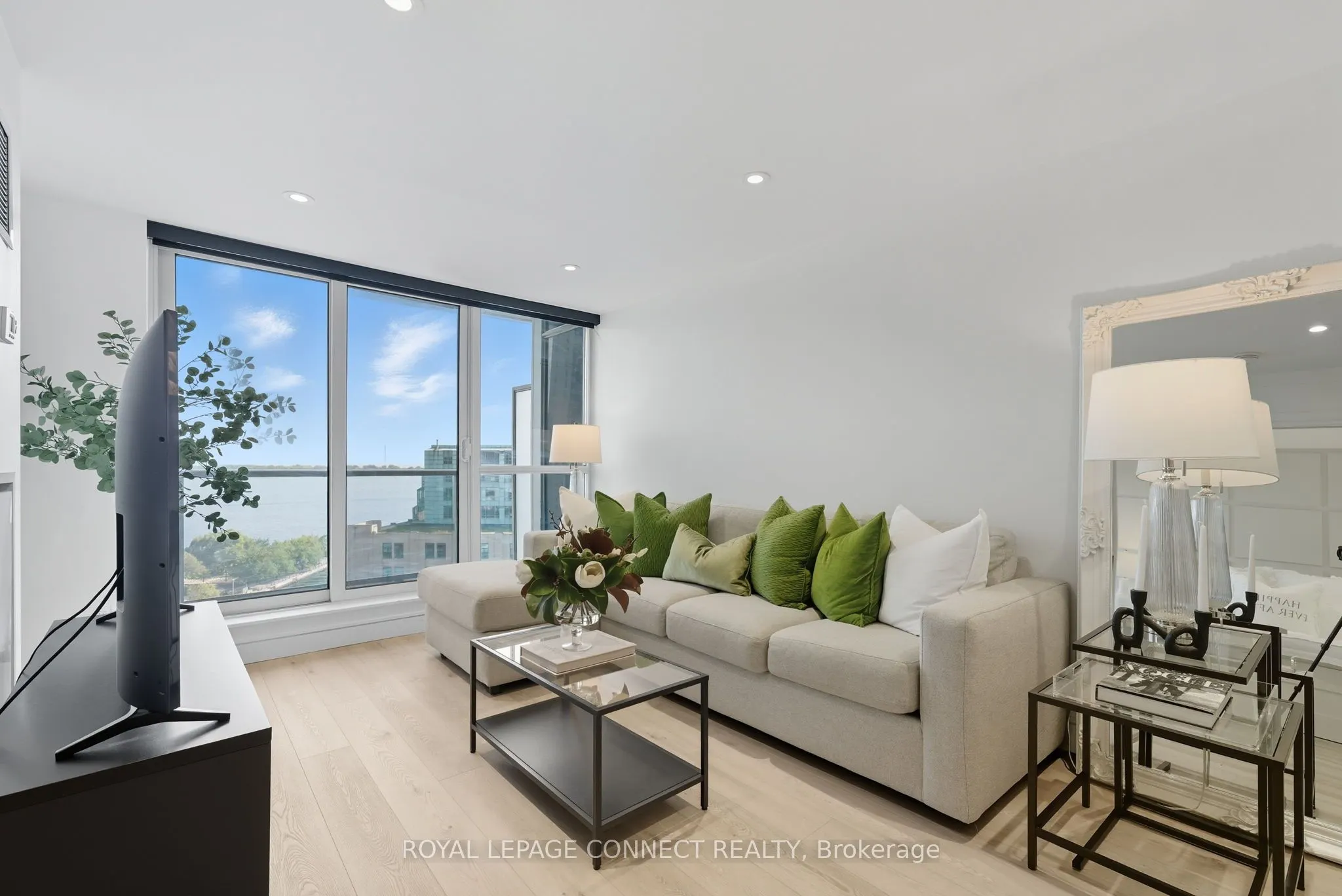 208 Queens Quay W, #1504