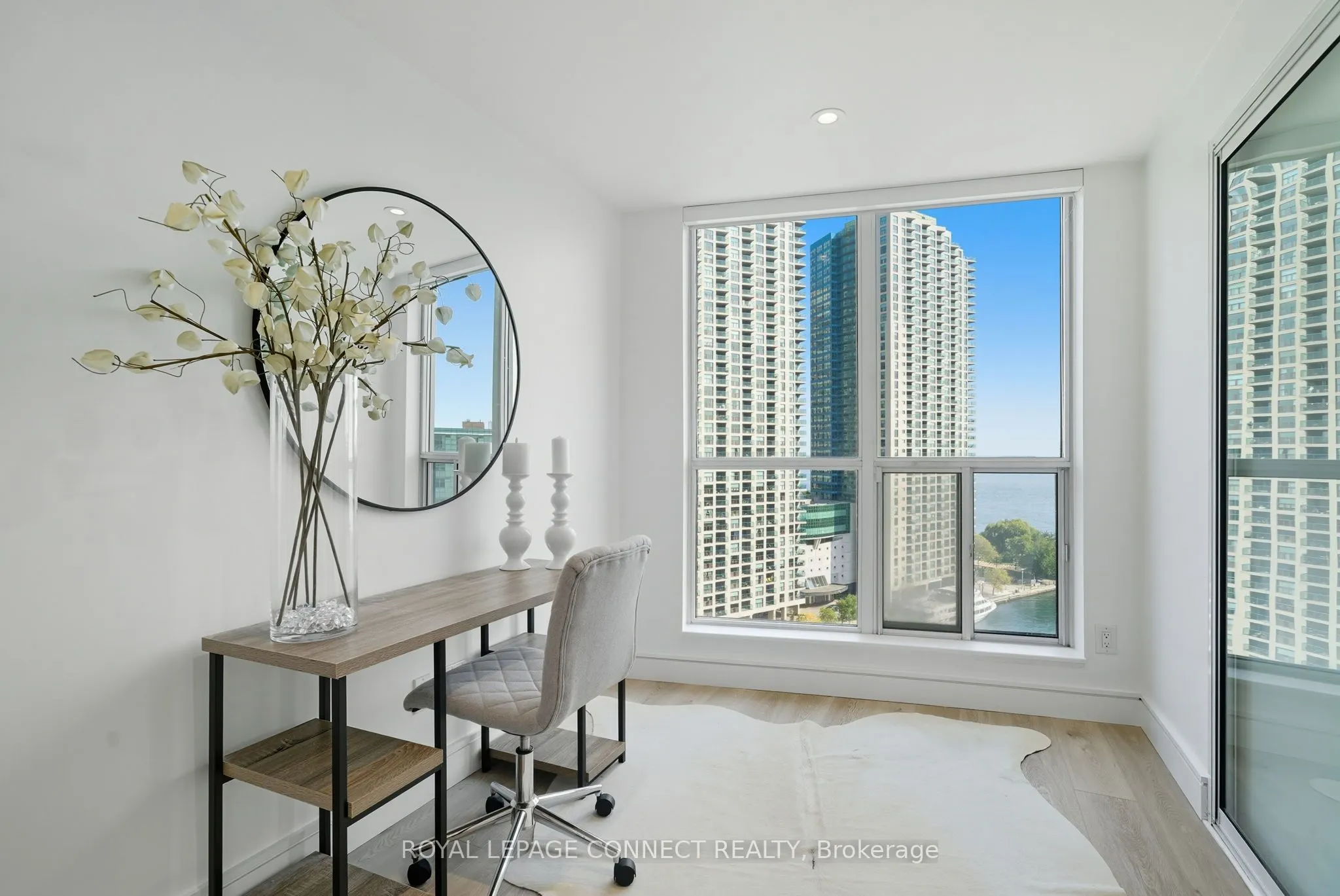208 Queens Quay W, #1504