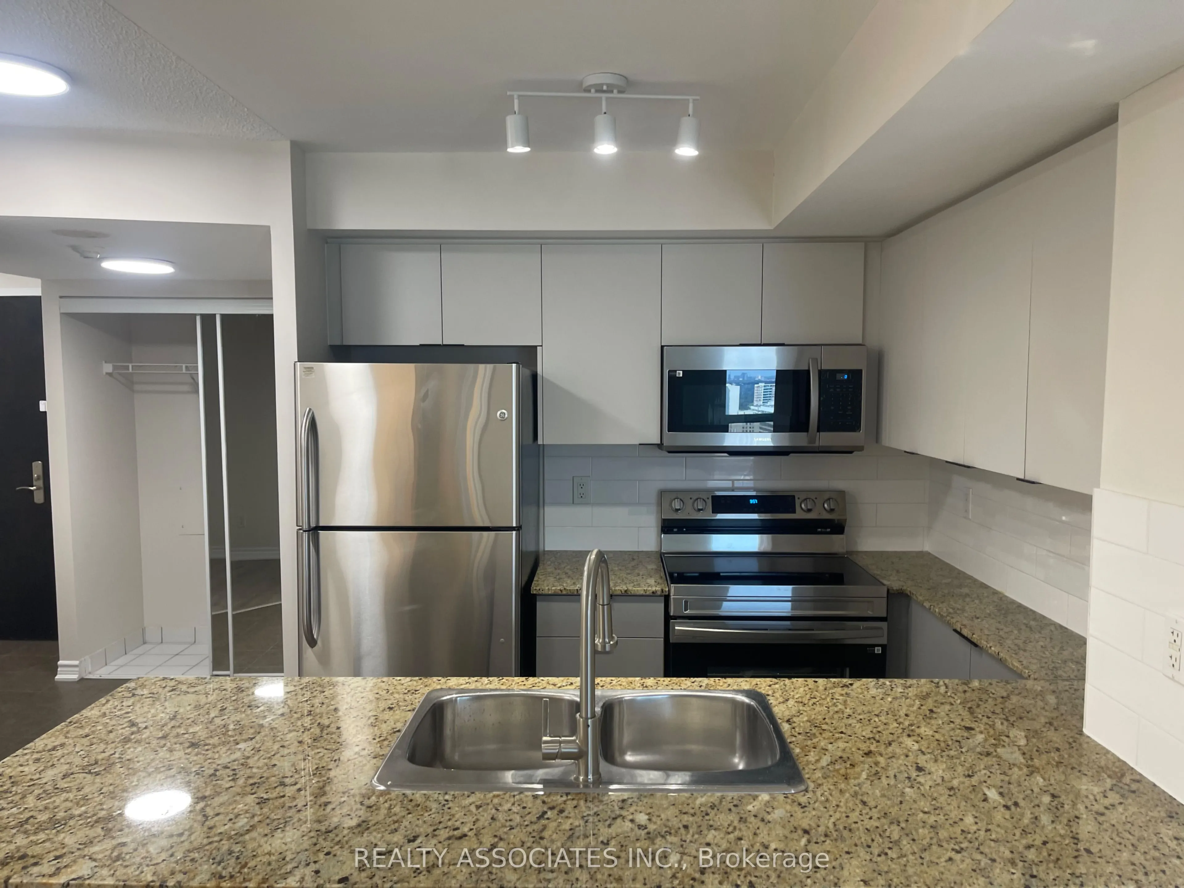 761 Bay Street, #2702