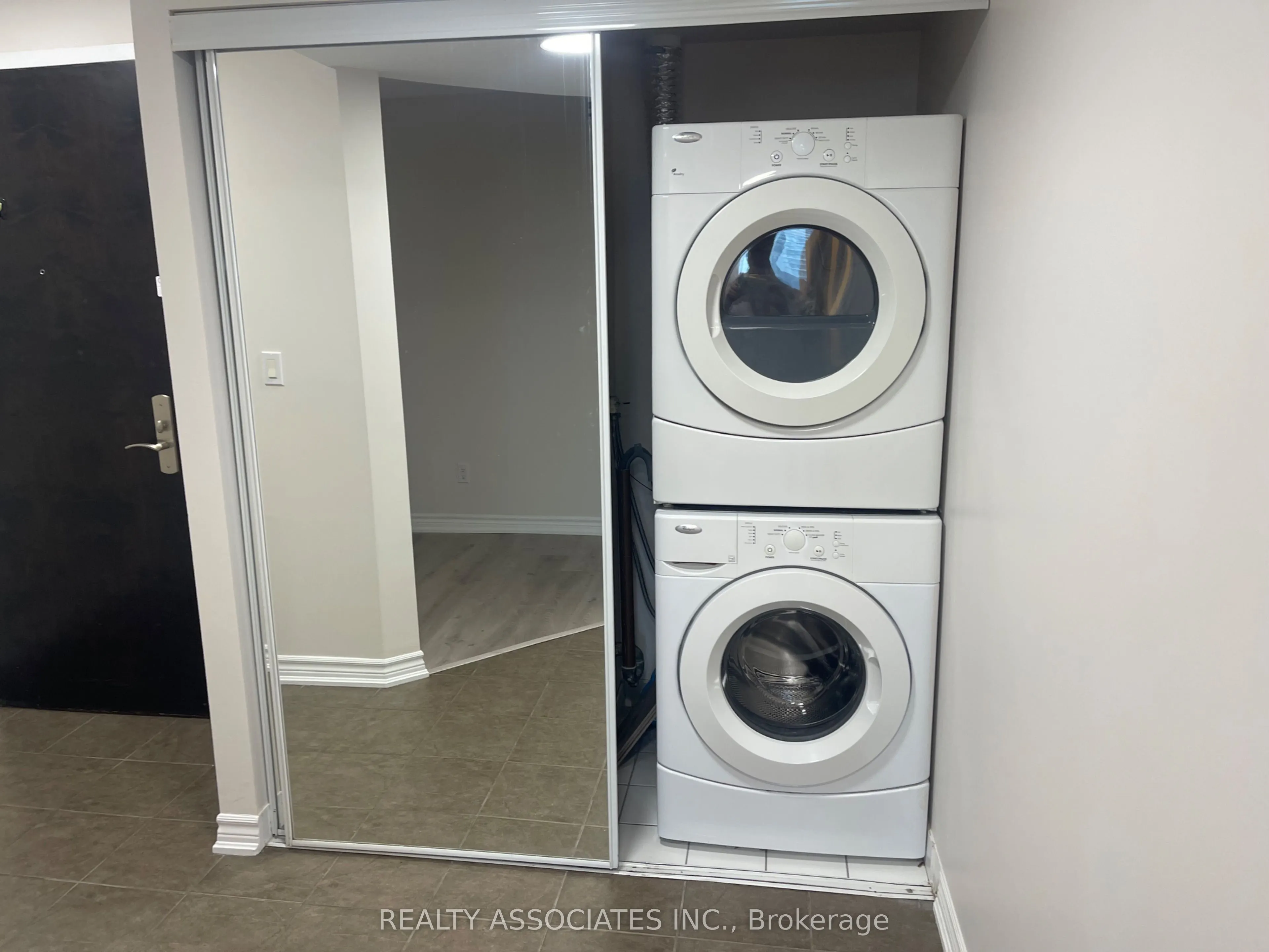 761 Bay Street, #2702