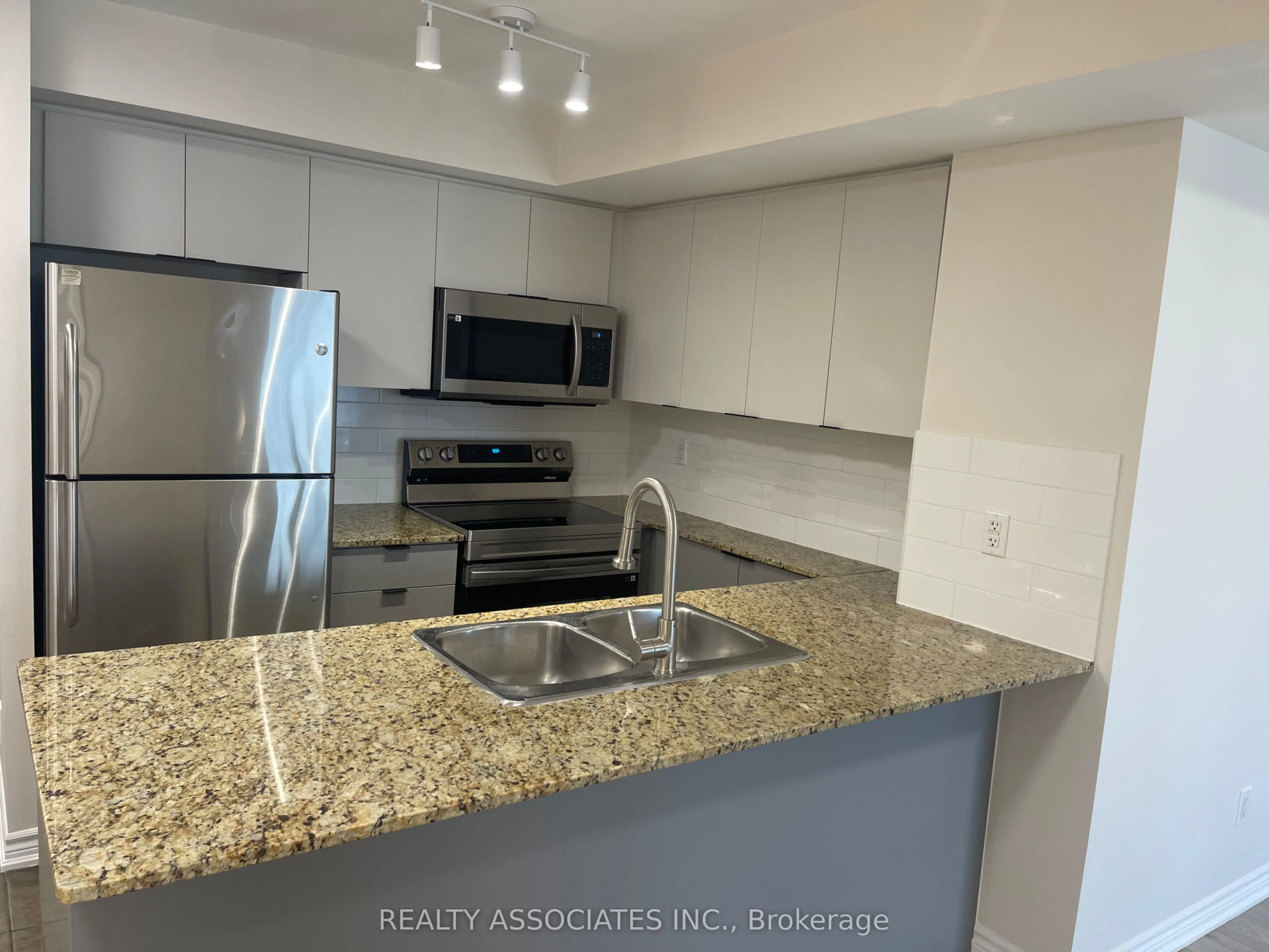 761 Bay Street, #2702