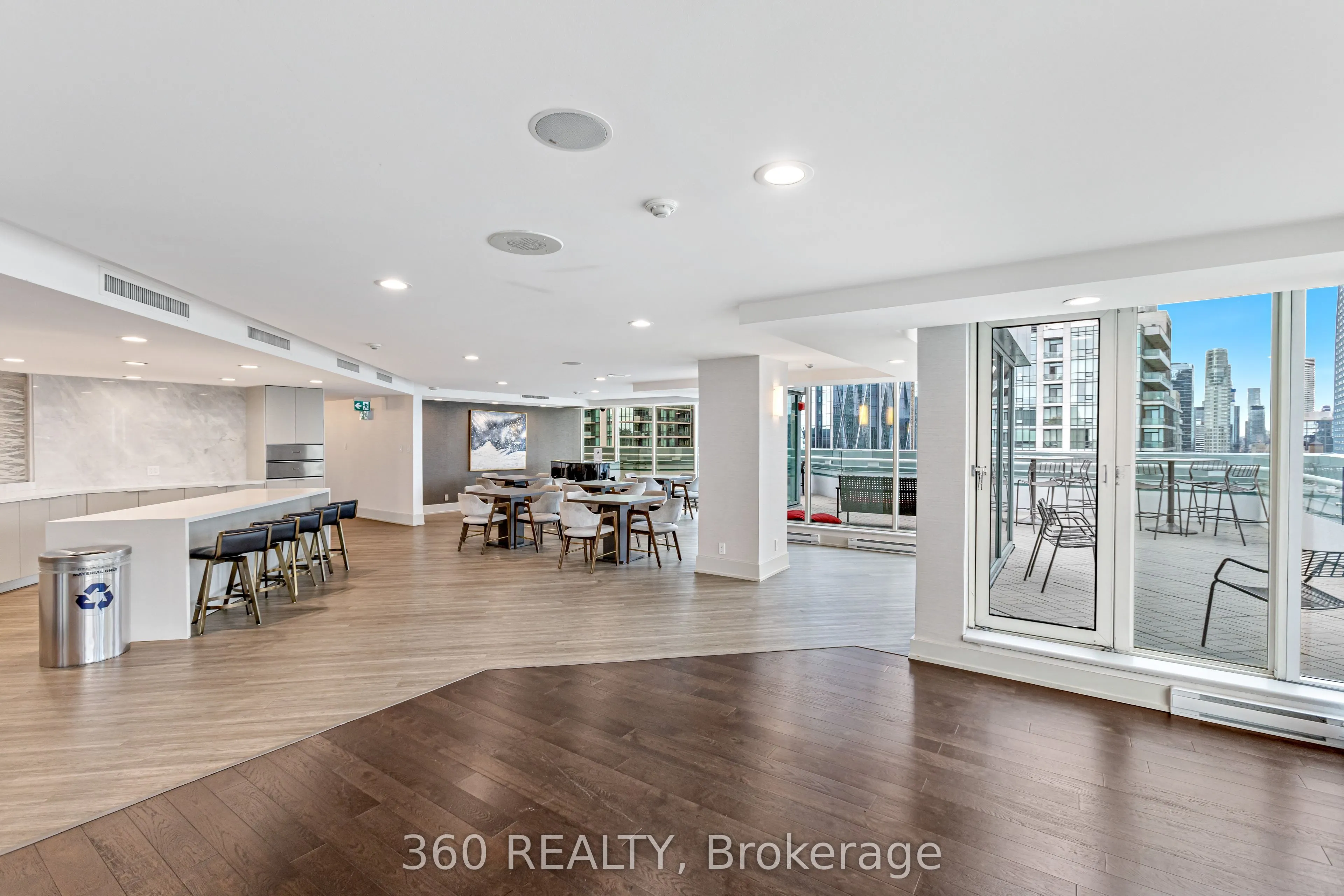 10 Yonge Street, #1211